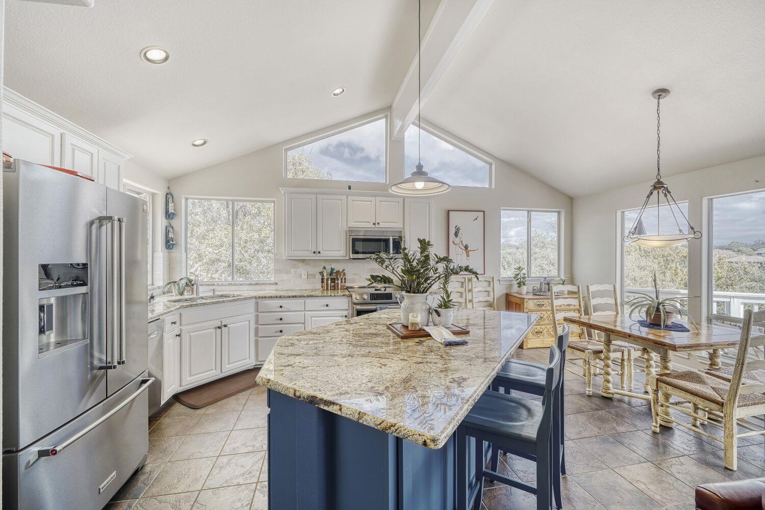 18523 Staghorn Dr, Point Venture, TX 78645