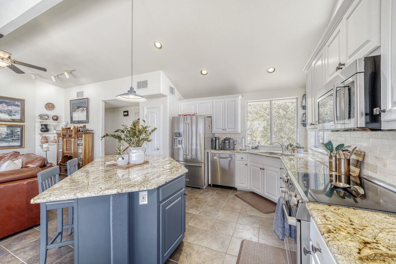 18523 Staghorn Dr, Point Venture, TX 78645