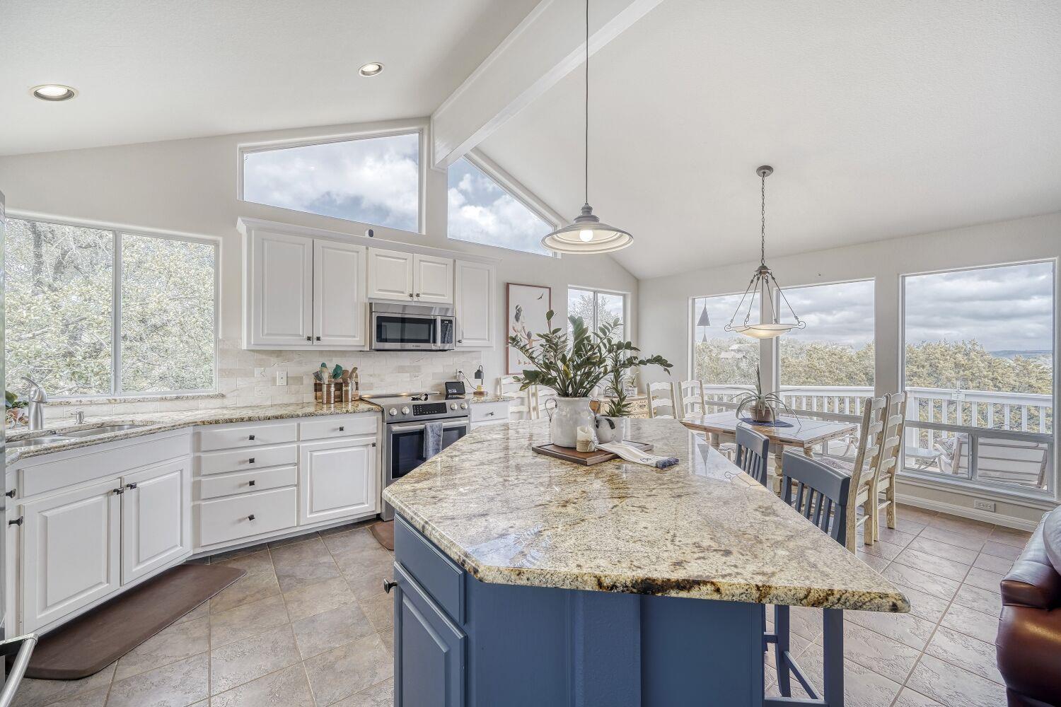 18523 Staghorn Dr, Point Venture, TX 78645