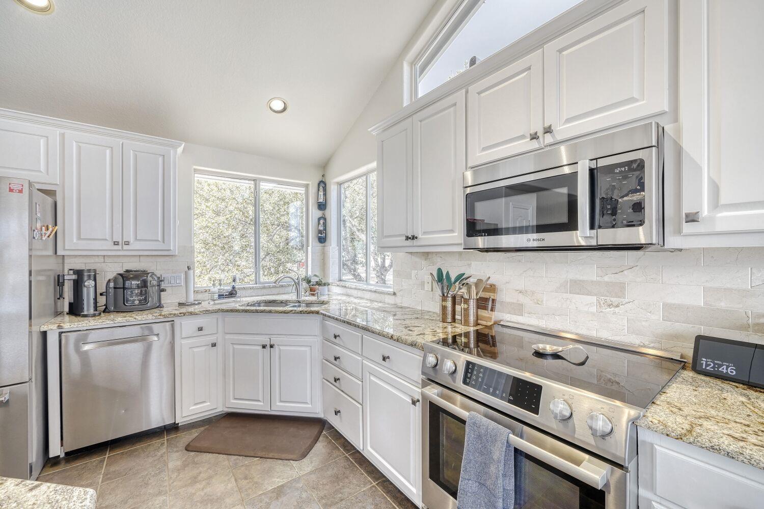 18523 Staghorn Dr, Point Venture, TX 78645