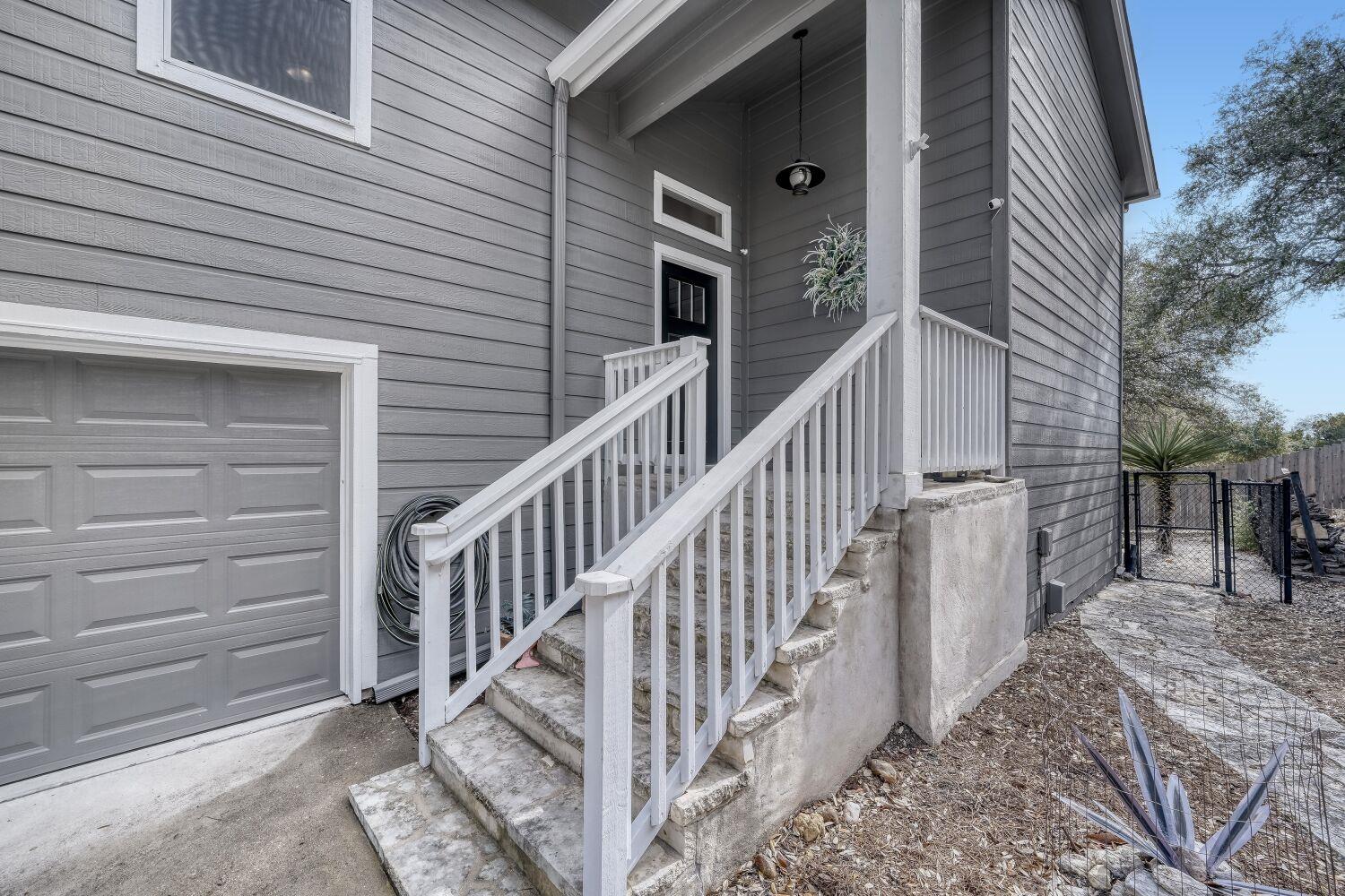 18523 Staghorn Dr, Point Venture, TX 78645