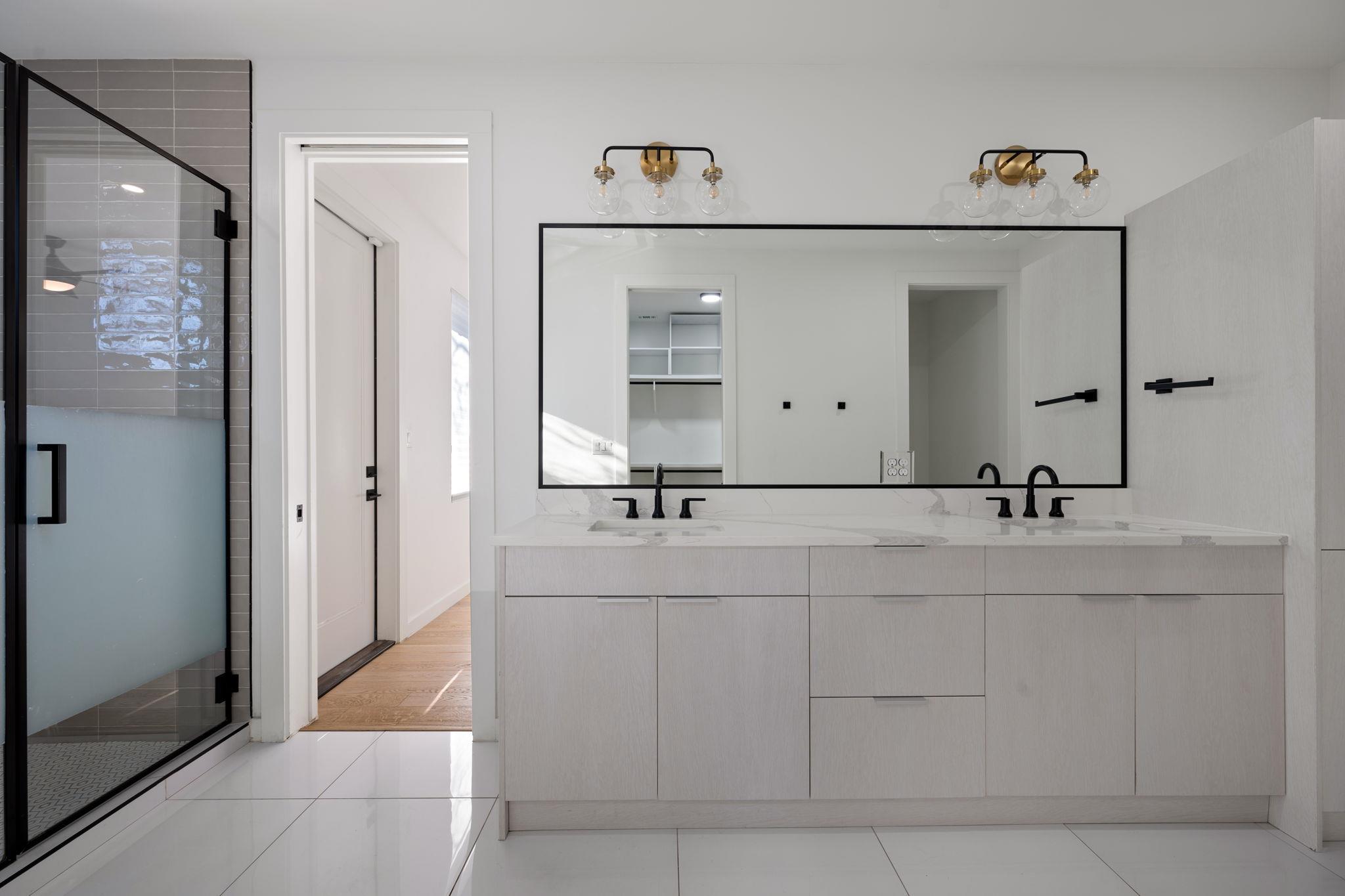 910 Nalide St # B, Austin, TX 78745