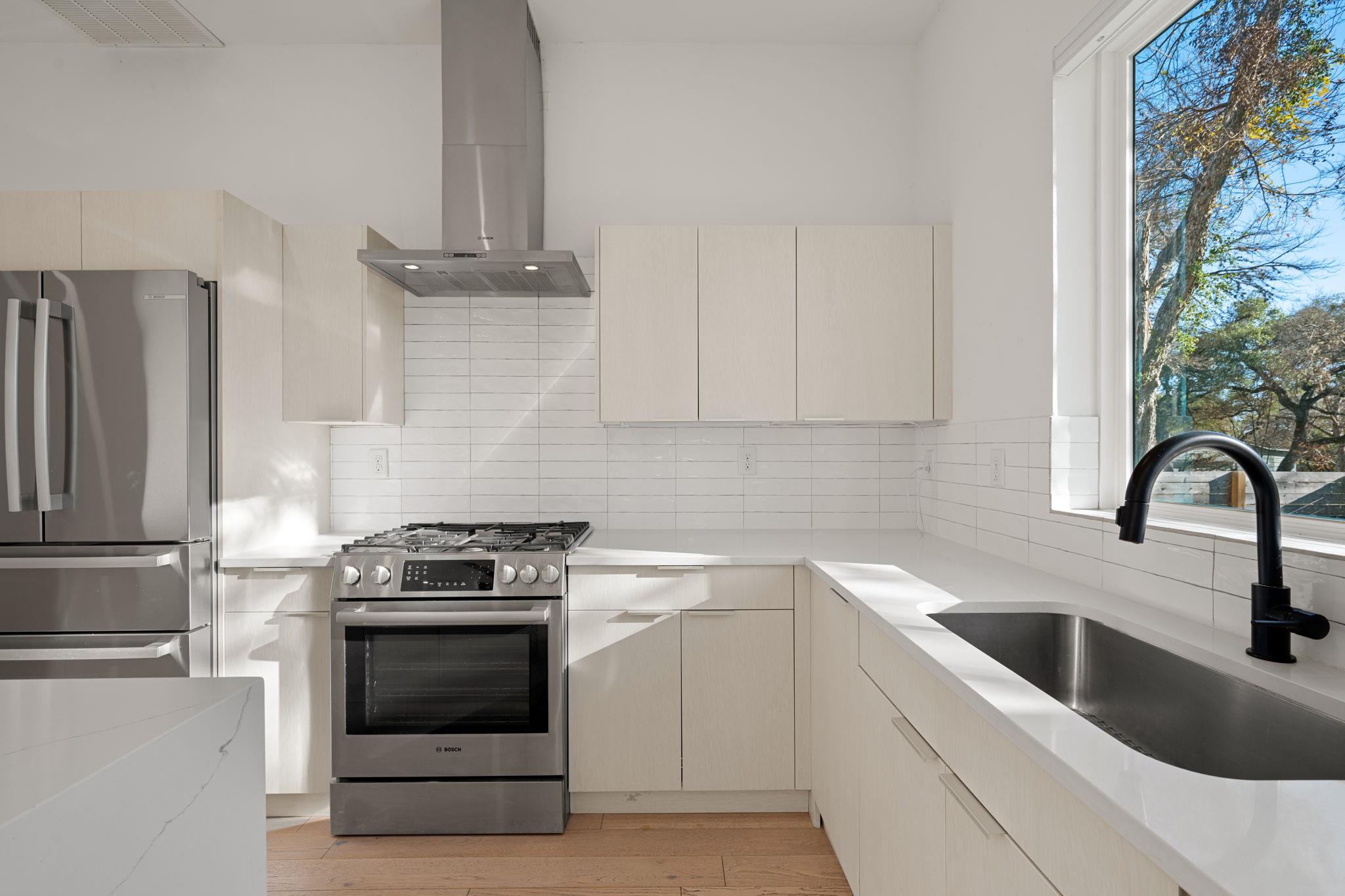 910 Nalide St # B, Austin, TX 78745