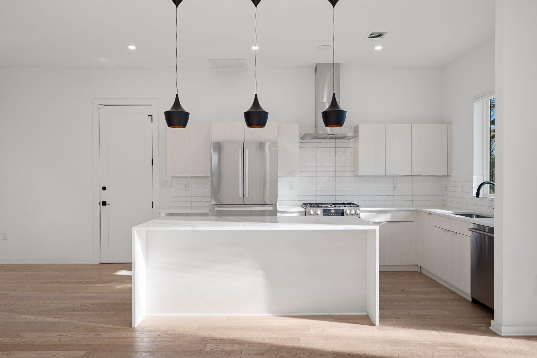 910 Nalide St # B, Austin, TX 78745