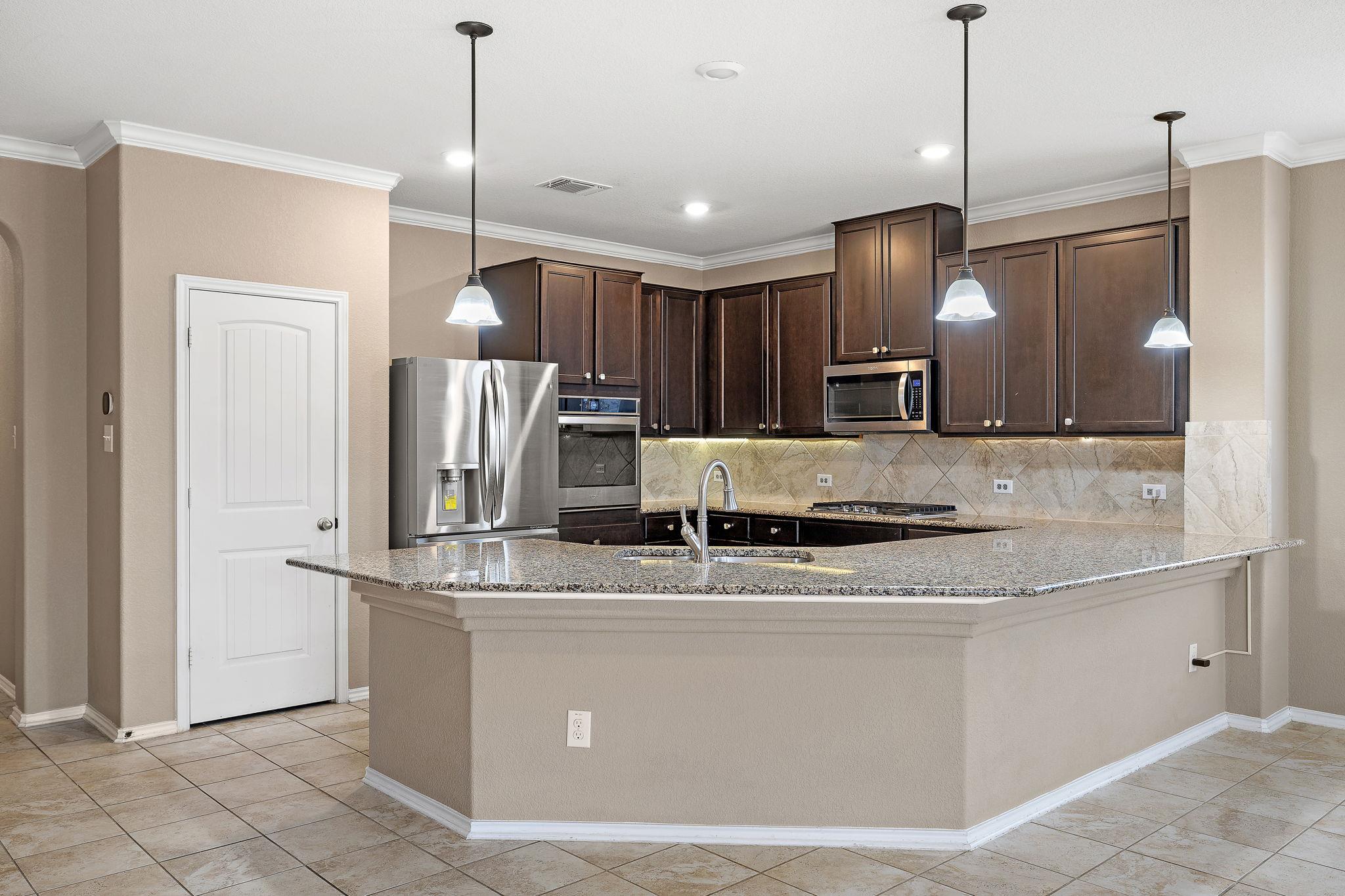 1012 Plano Ln, Leander, TX 78641