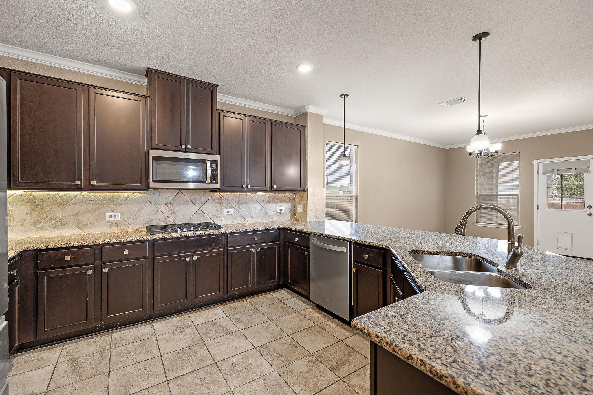 1012 Plano Ln, Leander, TX 78641