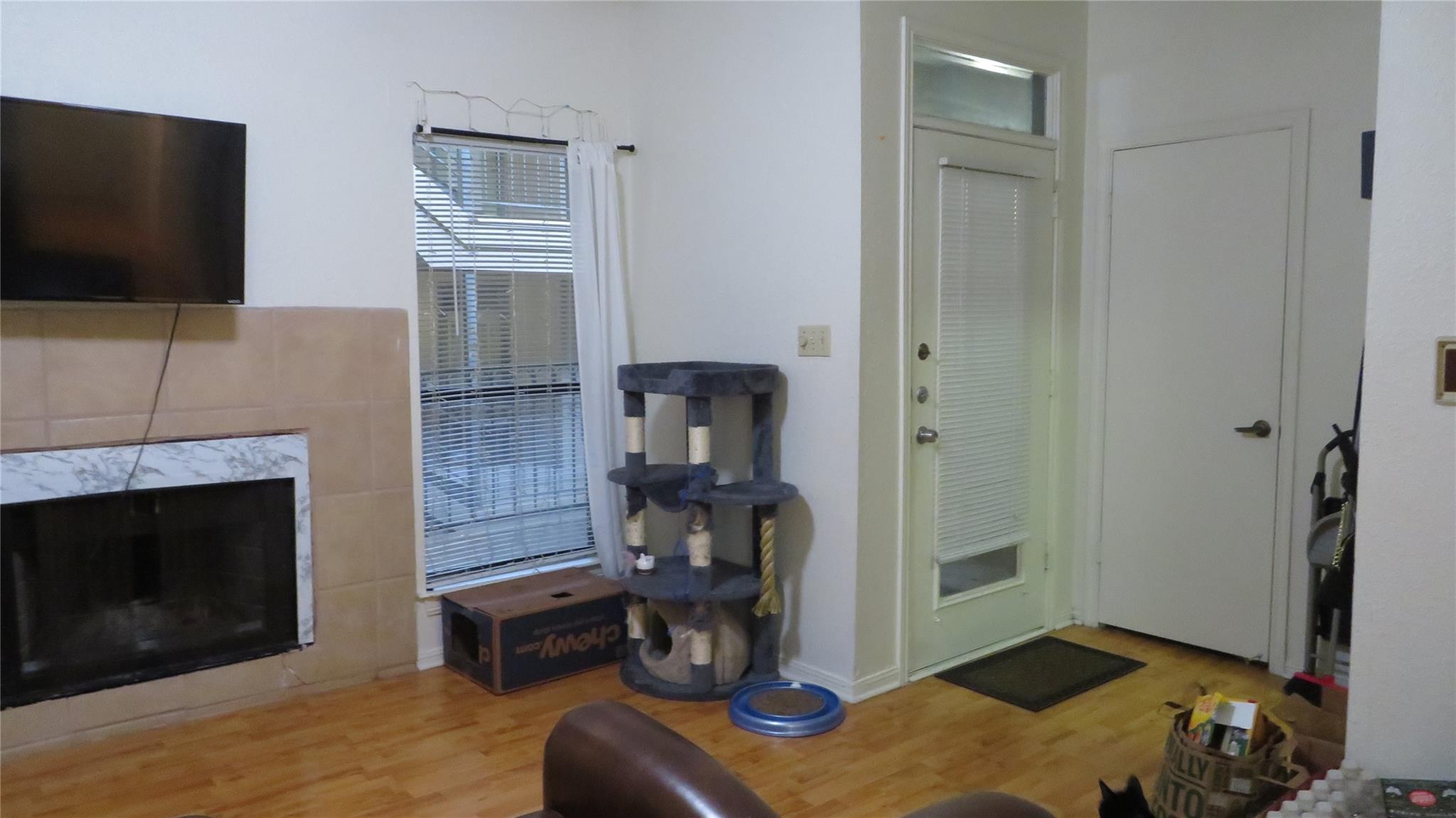 1910 Robbins Pl # 202, Austin, TX 78705