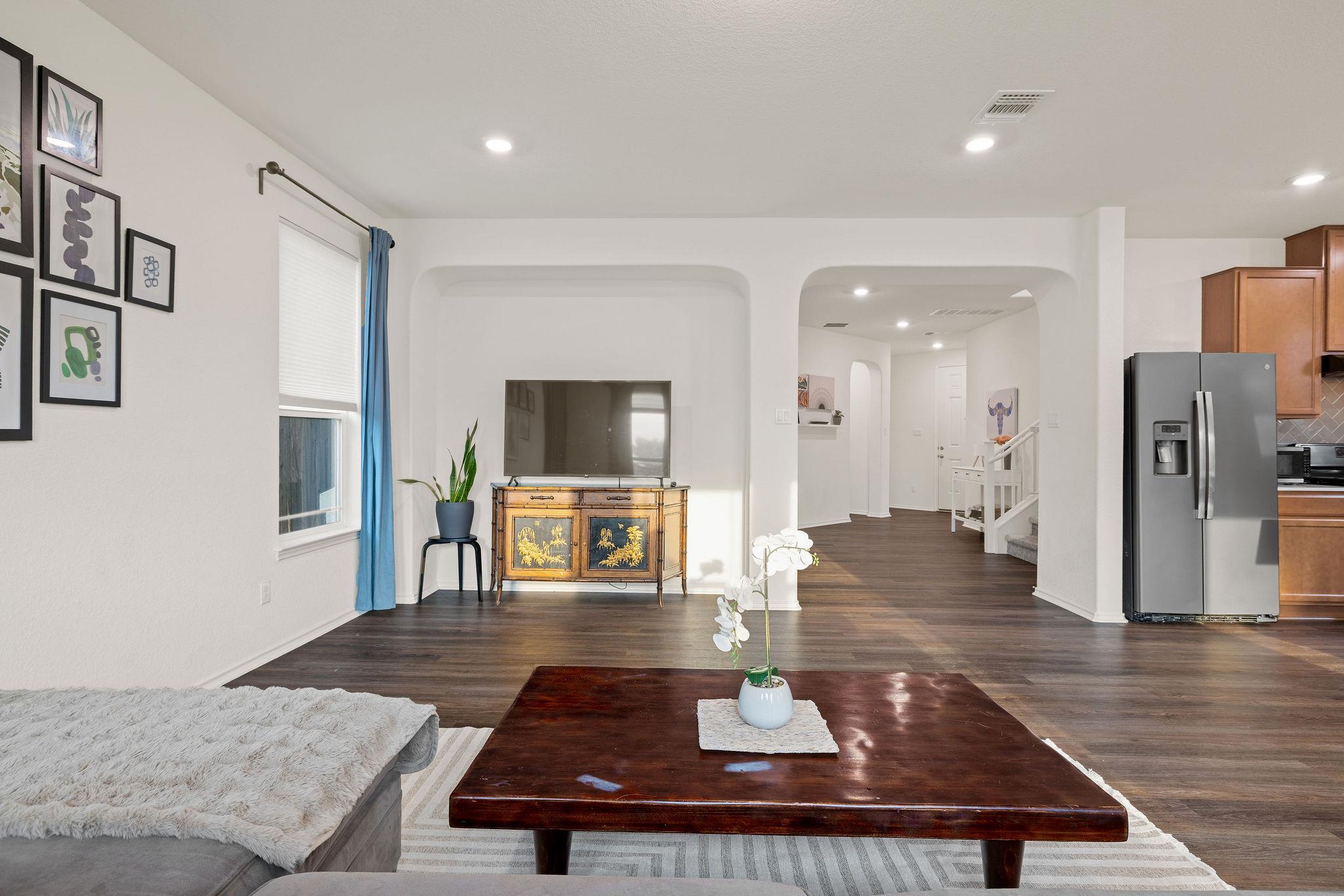 209 Sage Derby Dr, Hutto, TX 78634