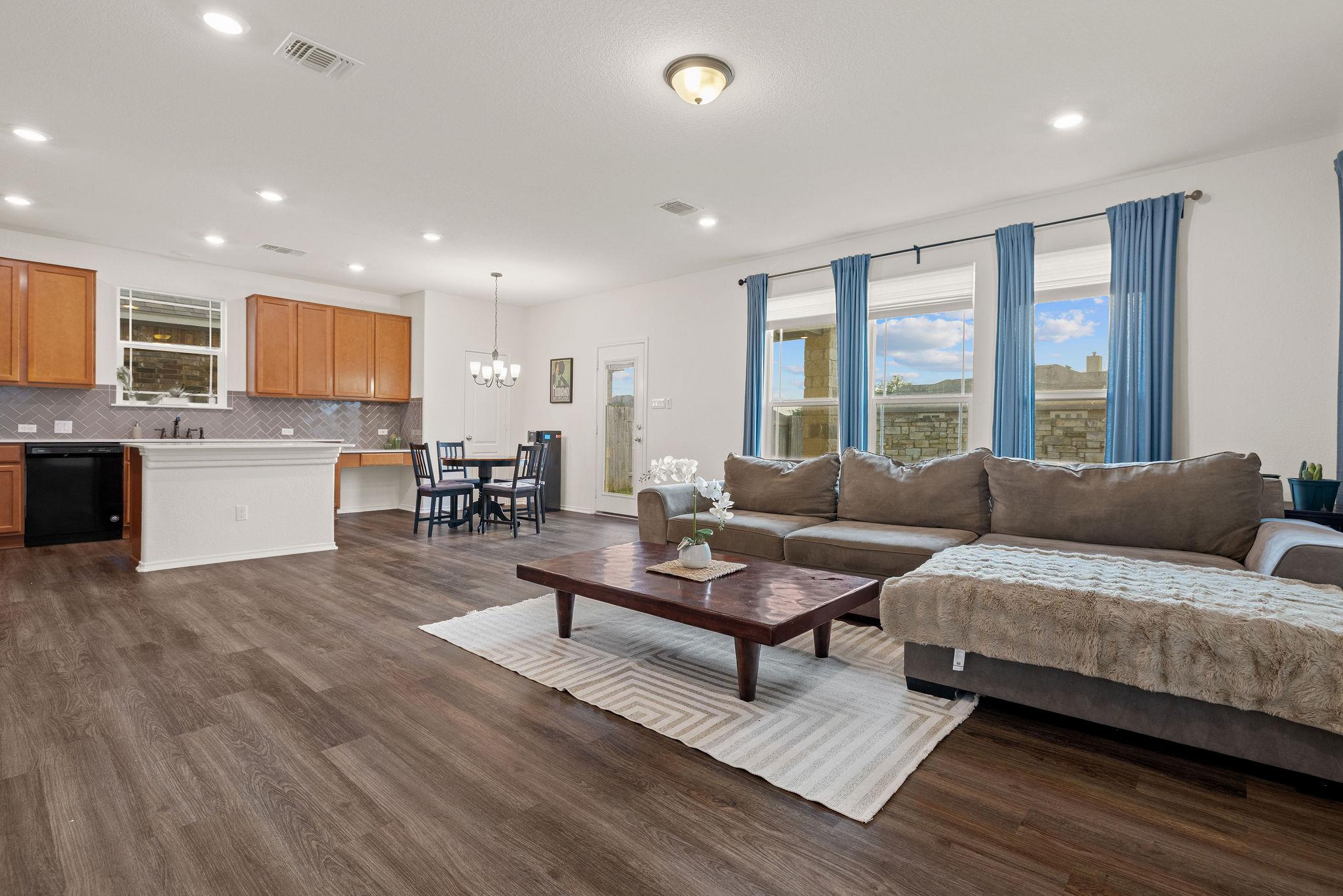 209 Sage Derby Dr, Hutto, TX 78634