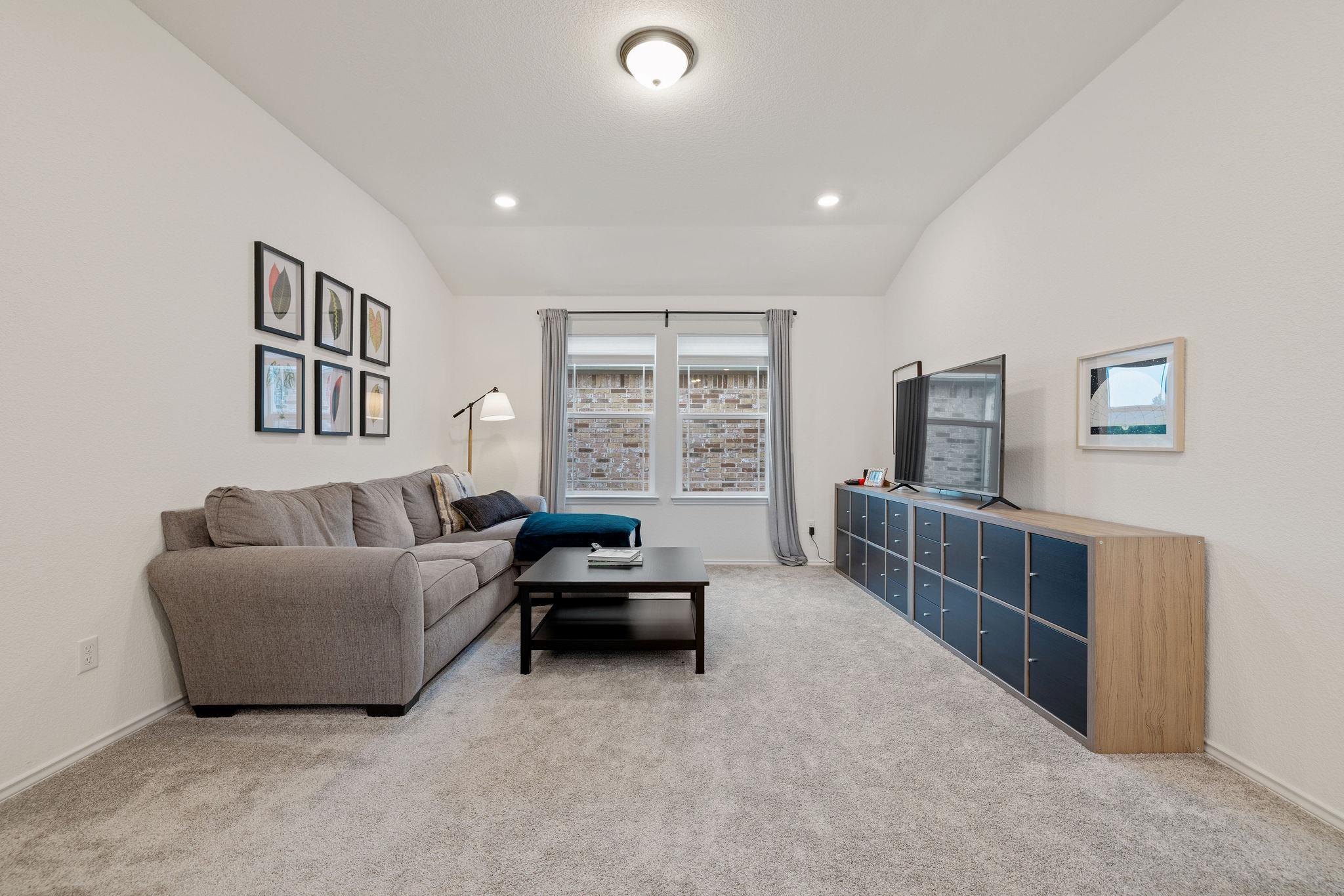 209 Sage Derby Dr, Hutto, TX 78634