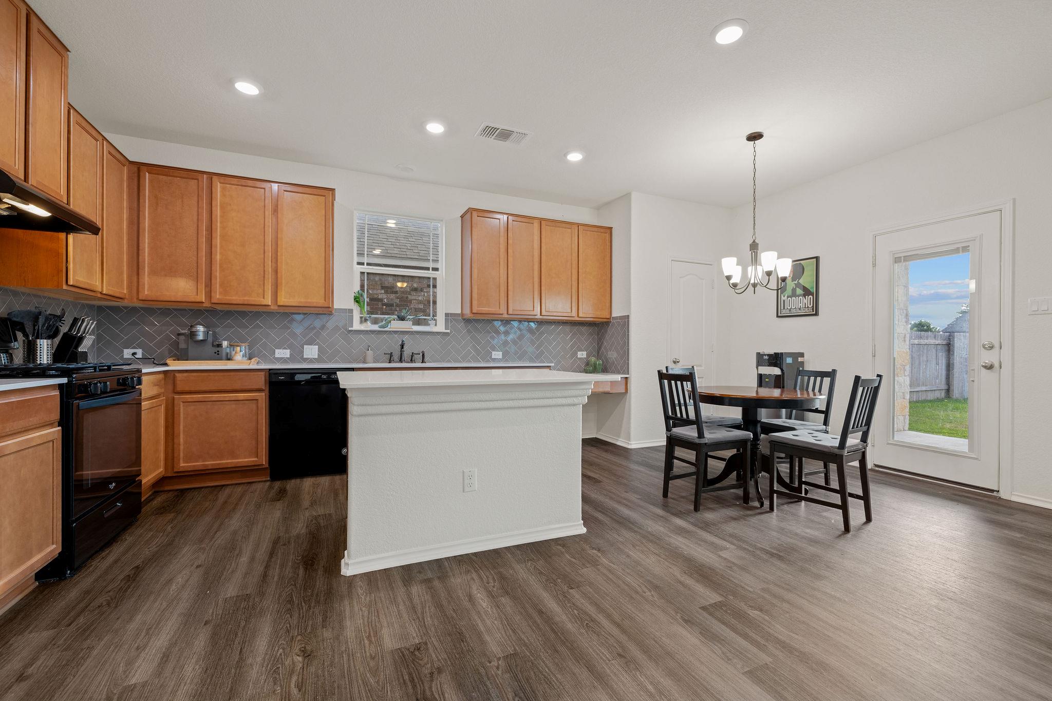 209 Sage Derby Dr, Hutto, TX 78634