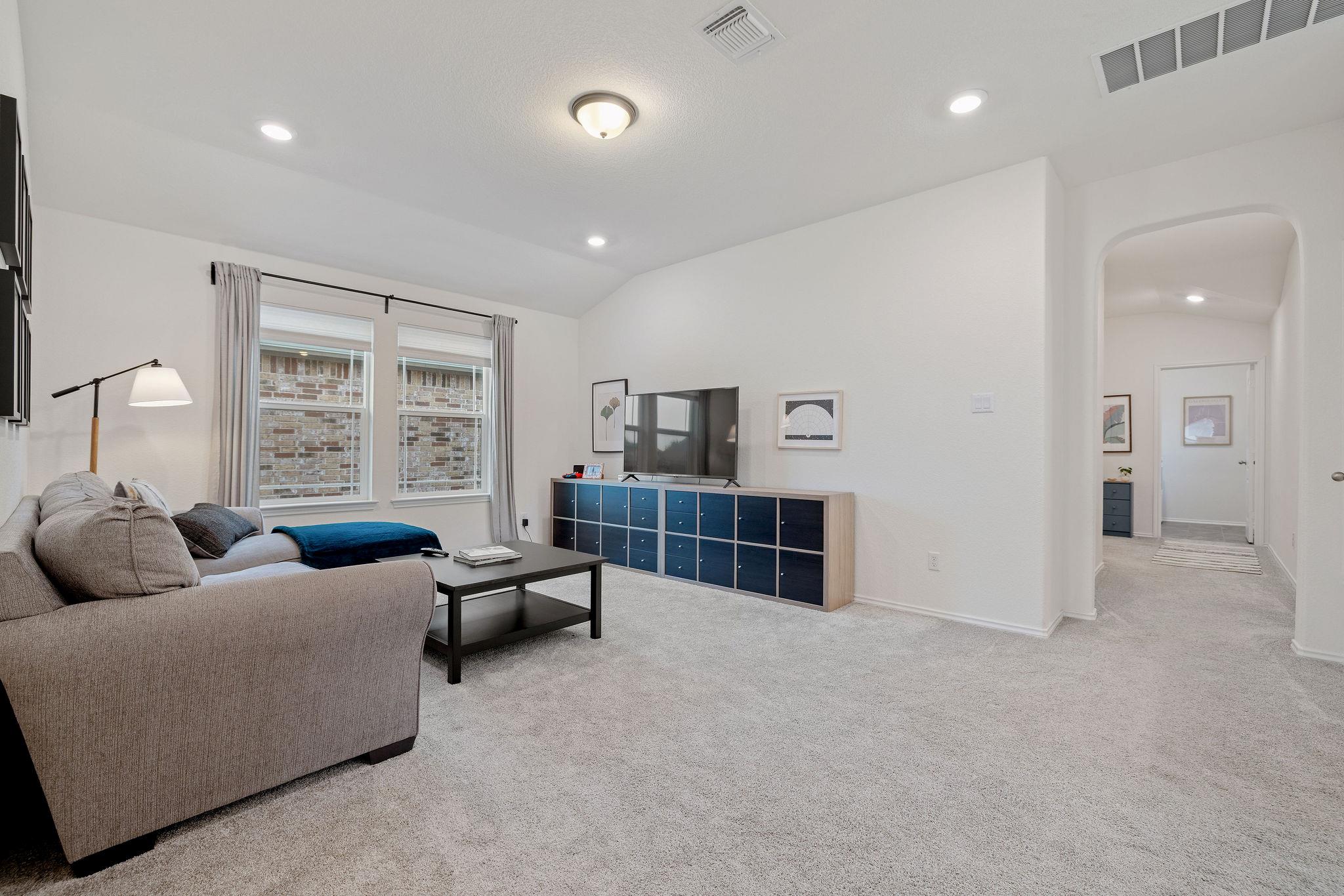 209 Sage Derby Dr, Hutto, TX 78634