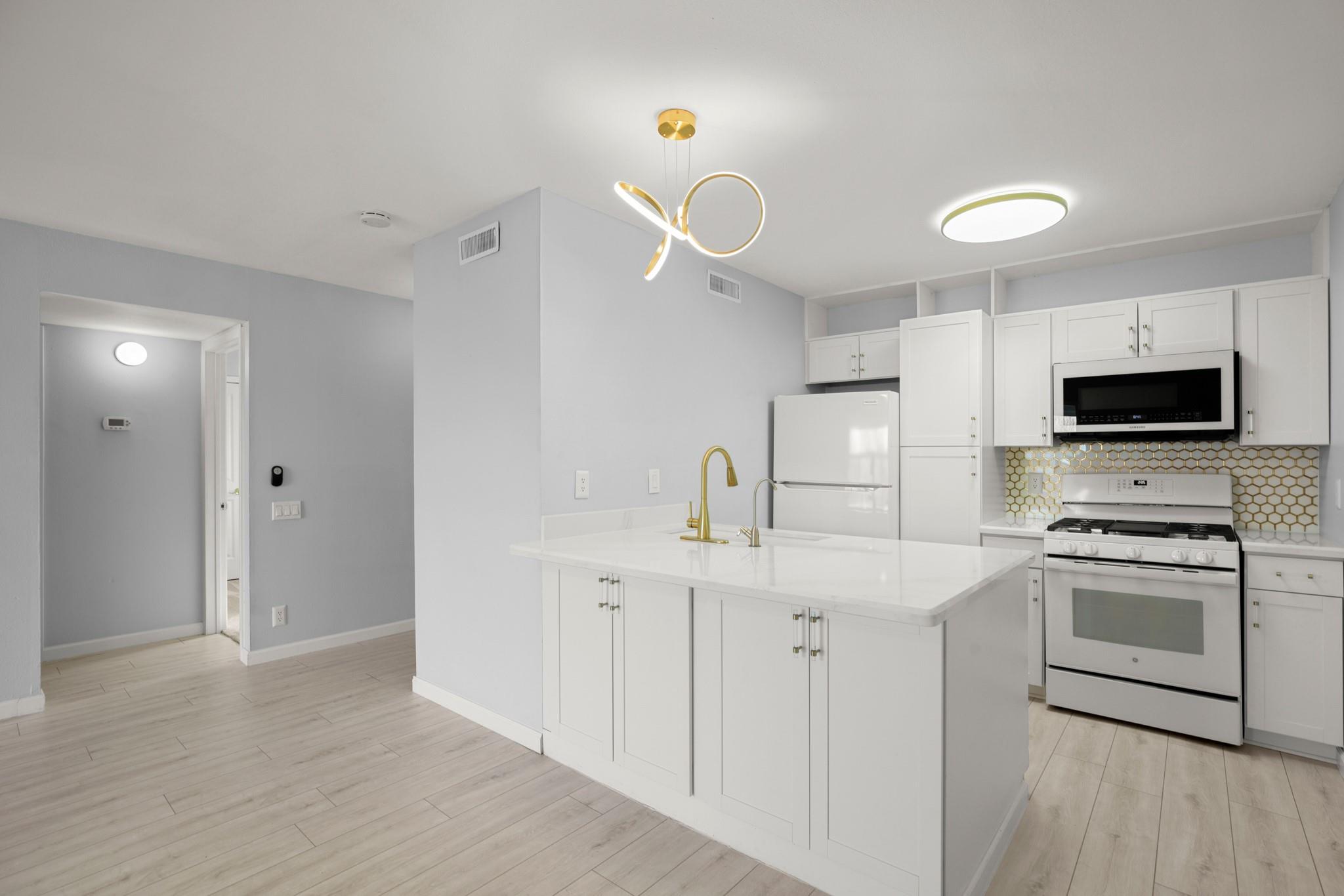 620 S 1st St # 315, Austin, TX 78704