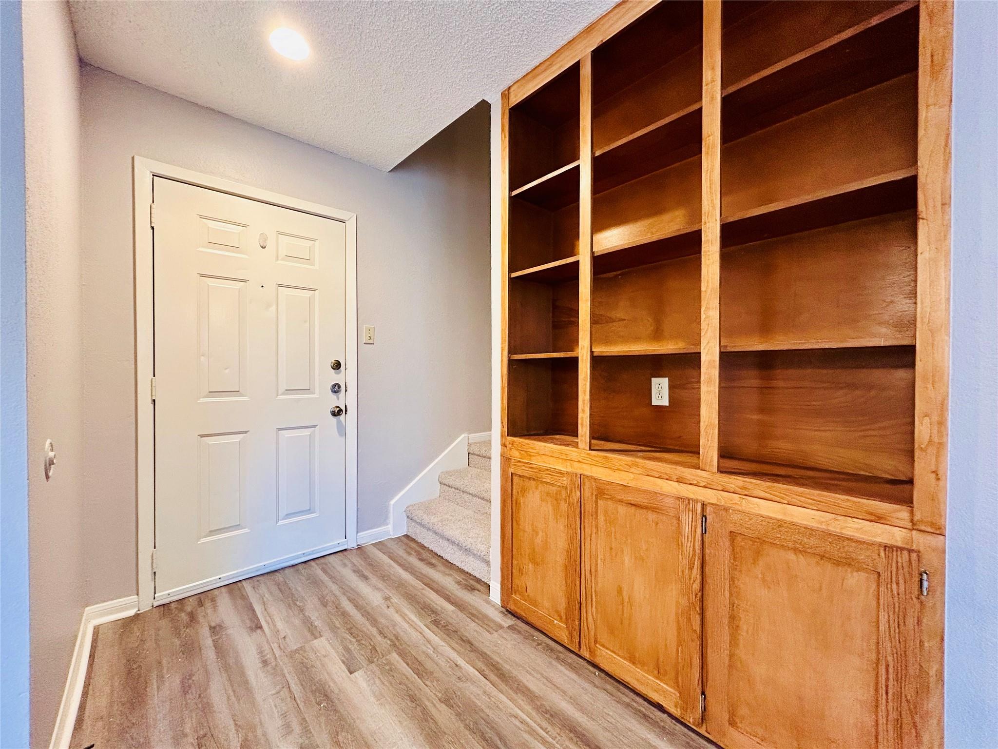 8900 Schick Rd # C, Austin, TX 78729