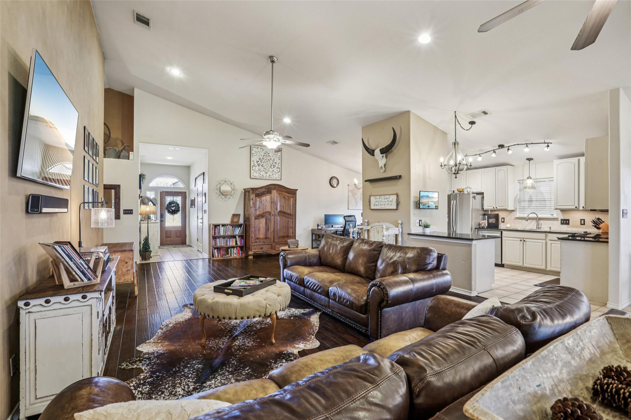 500 Leanna Woods Cv, Manchaca, TX 78652