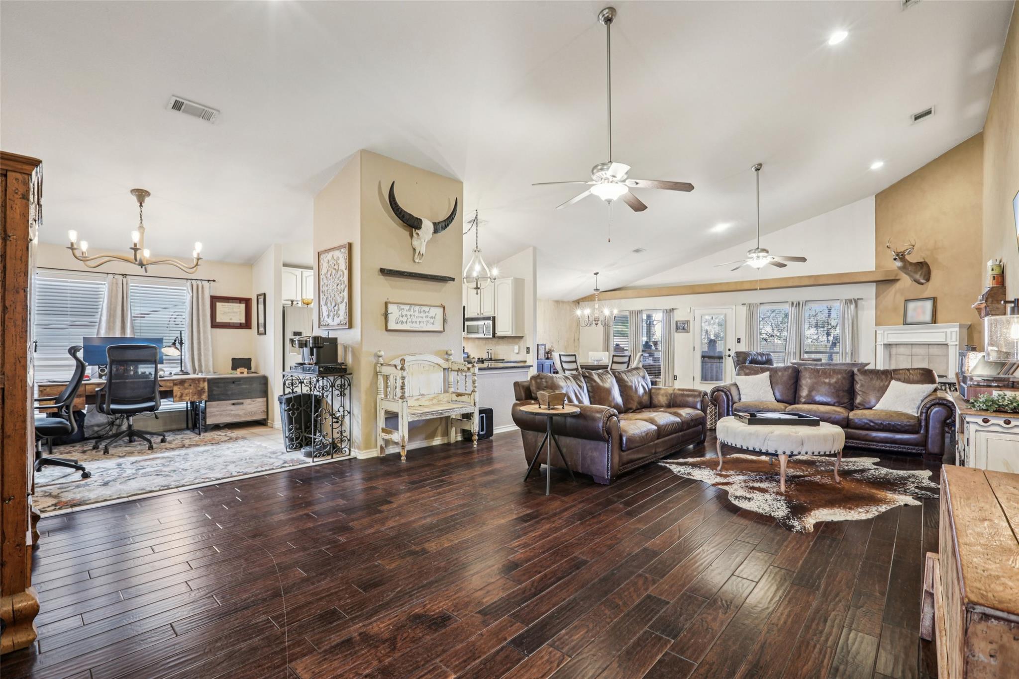 500 Leanna Woods Cv, Manchaca, TX 78652