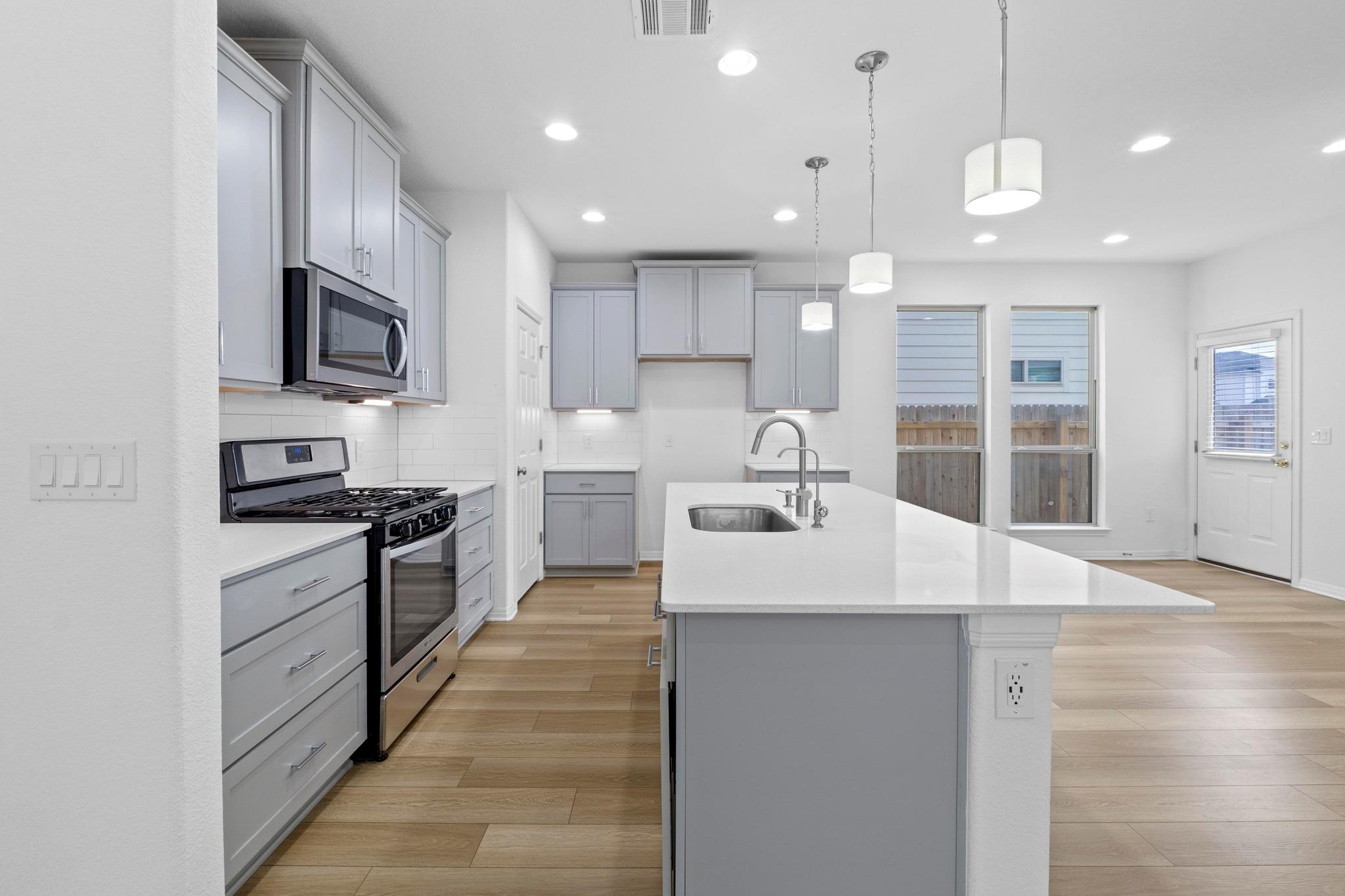 205 AUDIE MURPHY Cir, Leander, TX 78641