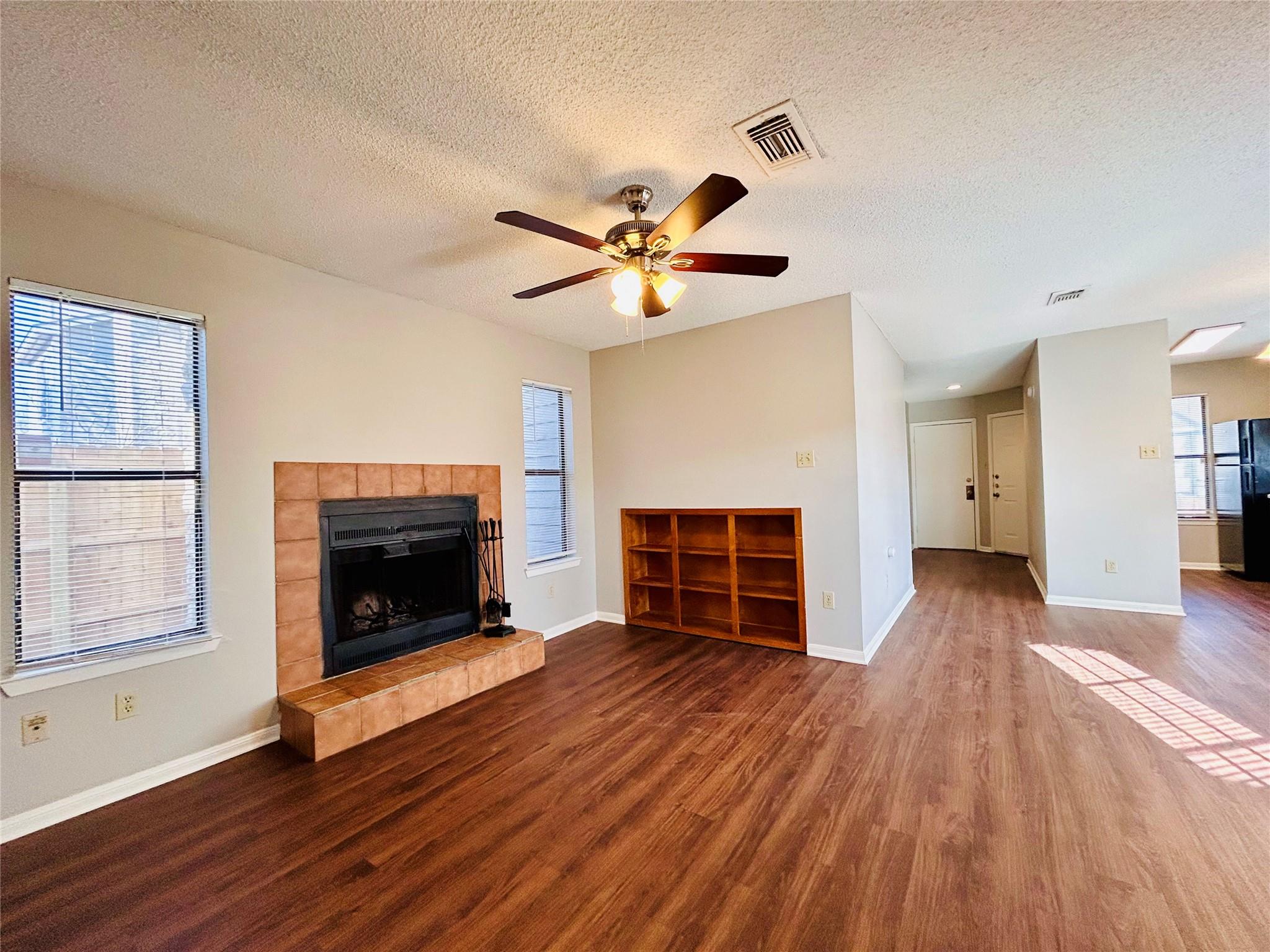 8905 Schick Rd # D, Austin, TX 78729