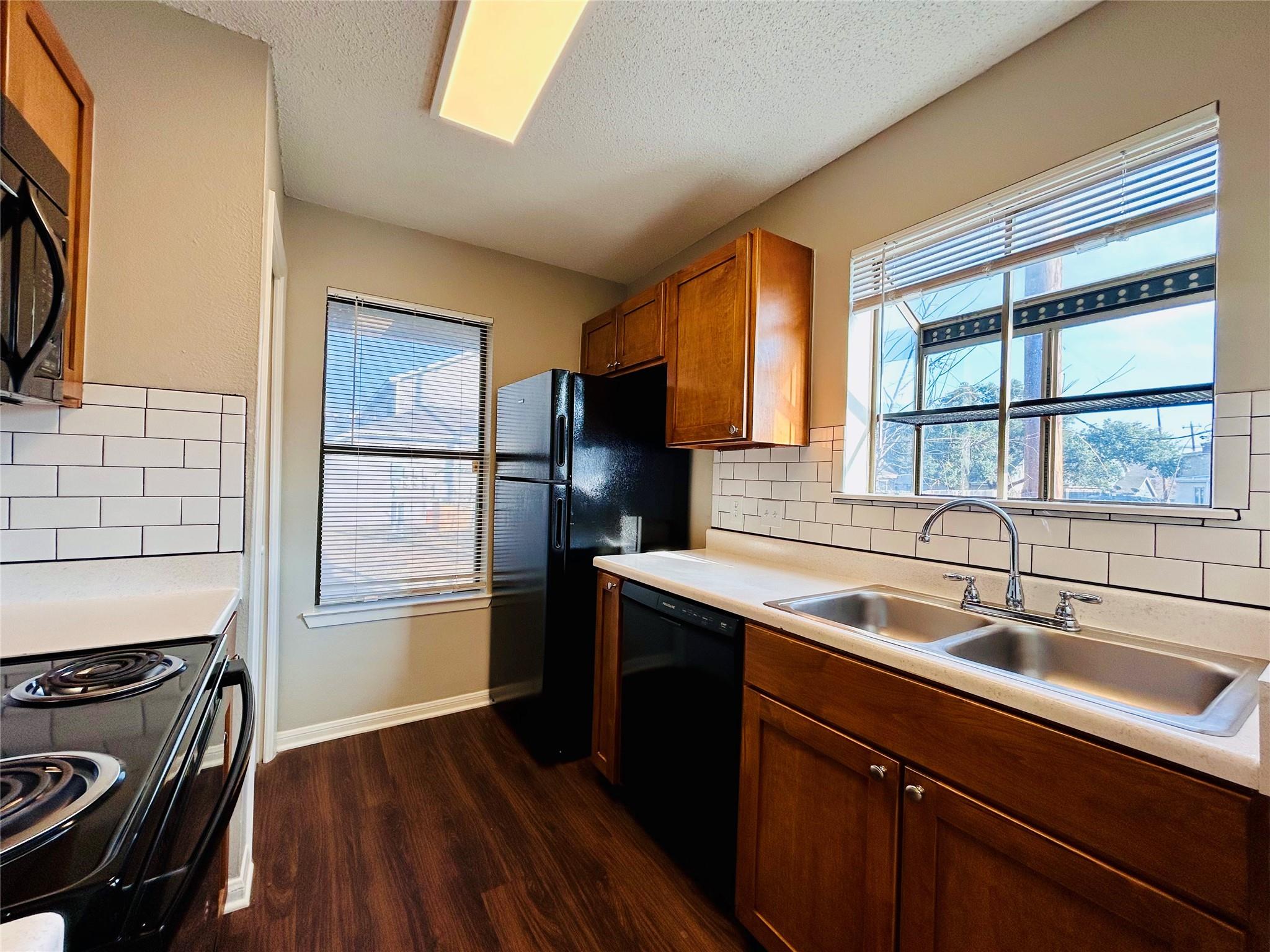 8905 Schick Rd # D, Austin, TX 78729