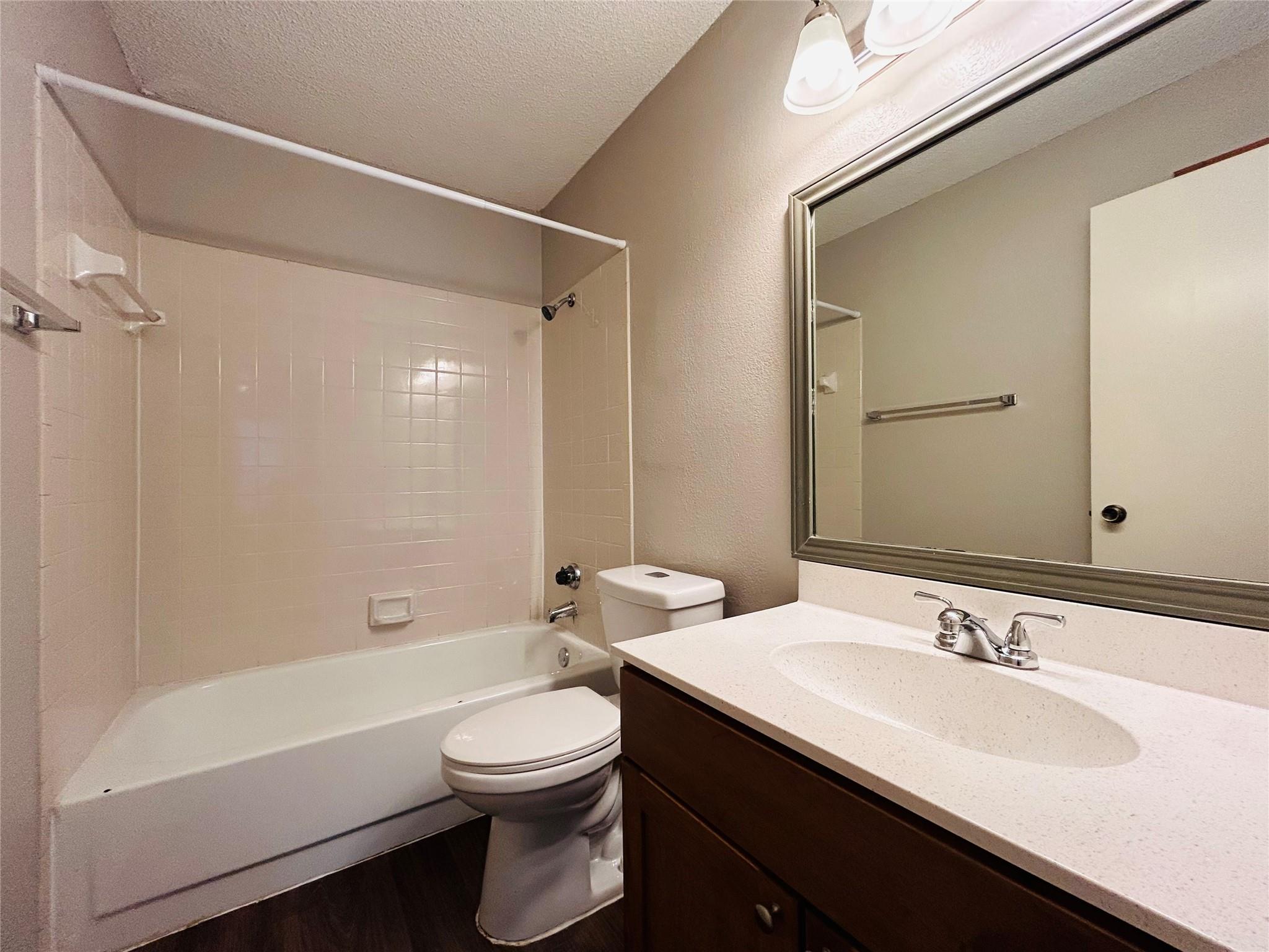 8905 Schick Rd # D, Austin, TX 78729