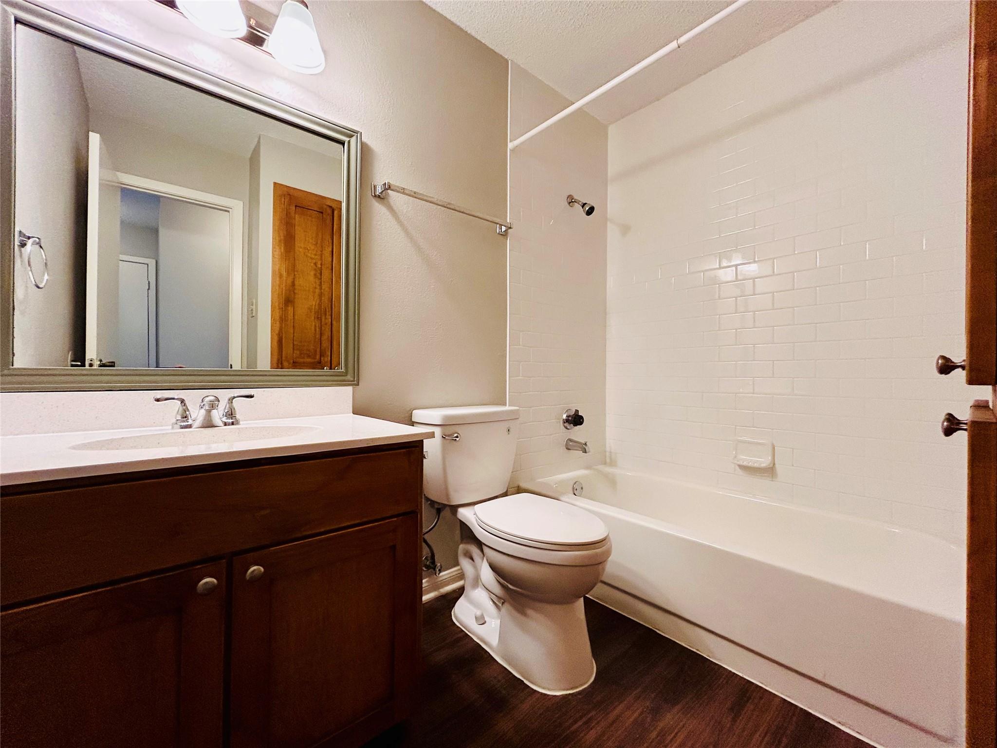 8905 Schick Rd # D, Austin, TX 78729