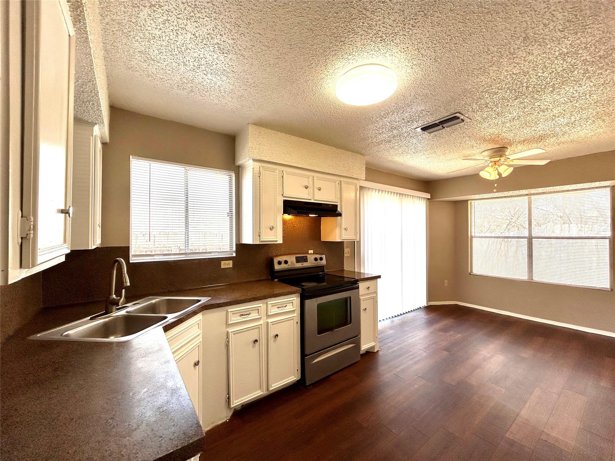 1502 No Mor Cv # A, Austin, TX 78758