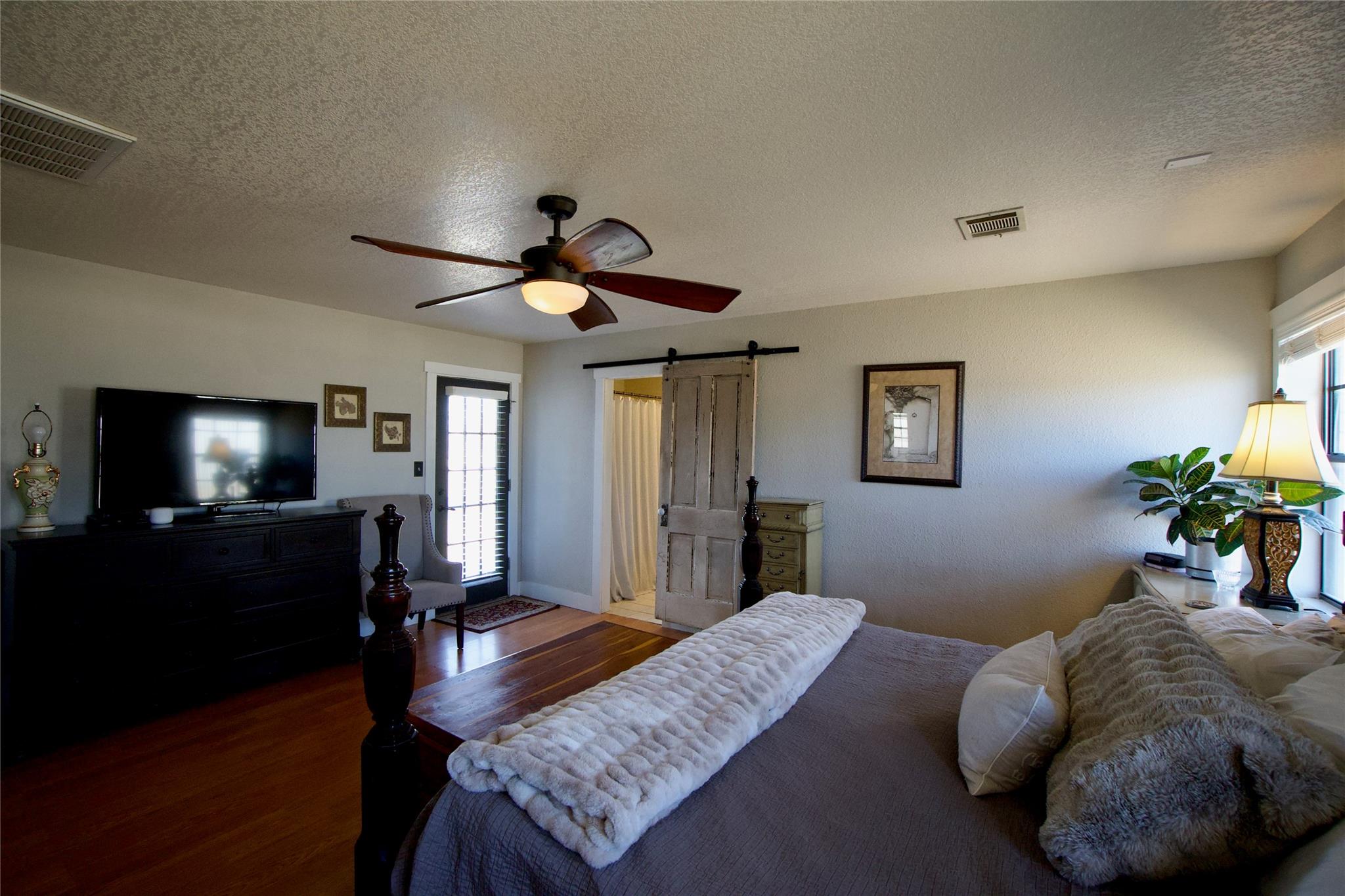 2352 Borchert Loop, Lockhart, TX 78644