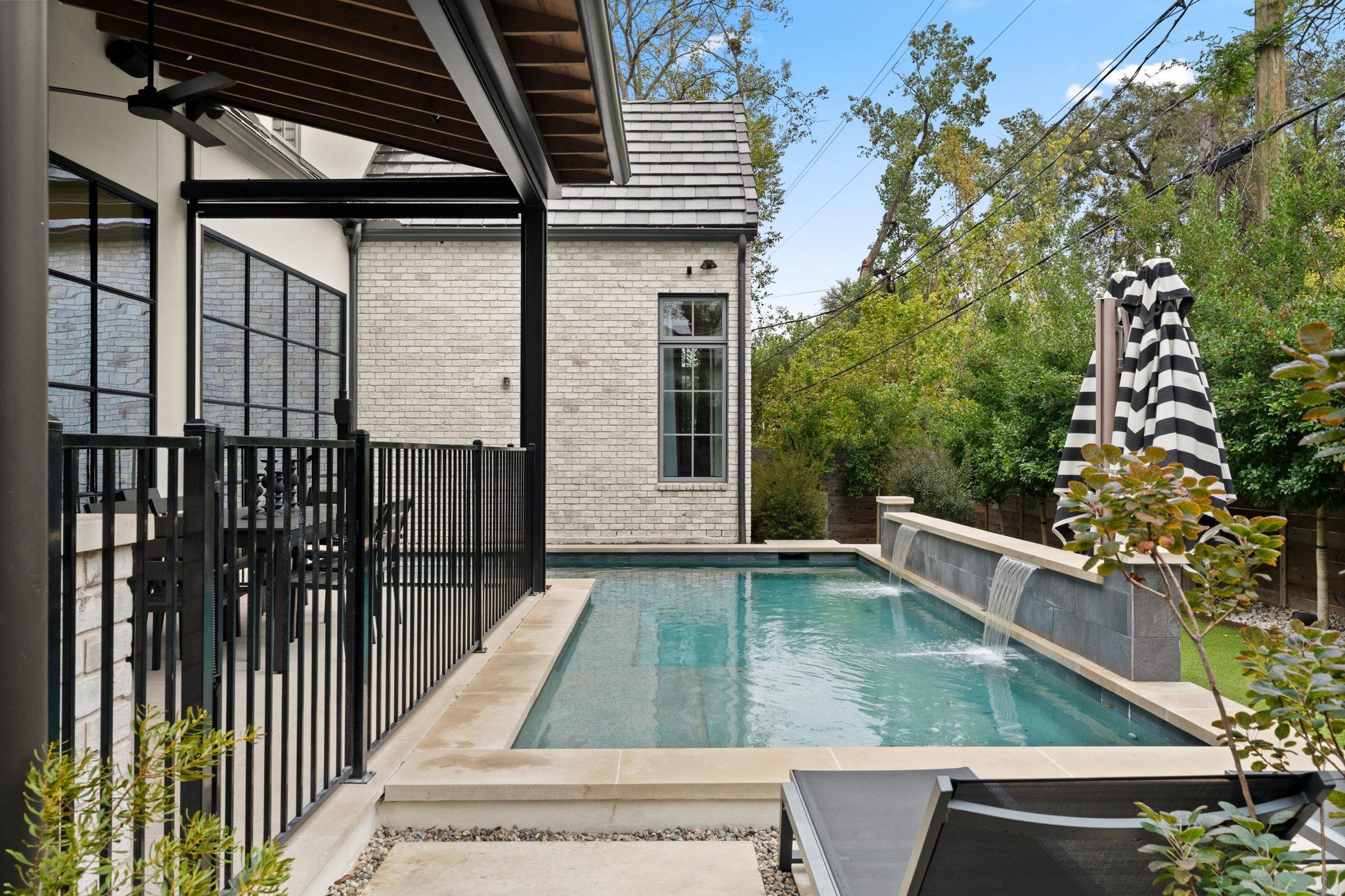 2203 Greenlee Dr, Austin, TX 78703