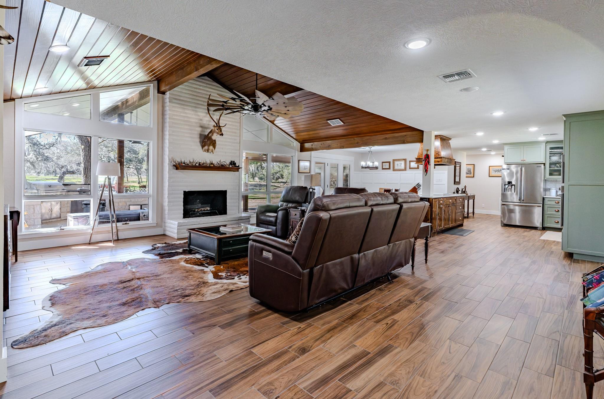 12570 FM 530, Hallettsville, TX 77964