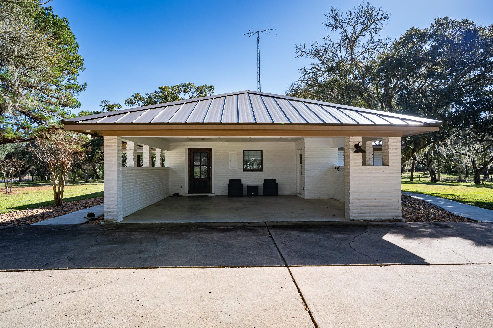 12570 FM 530, Hallettsville, TX 77964