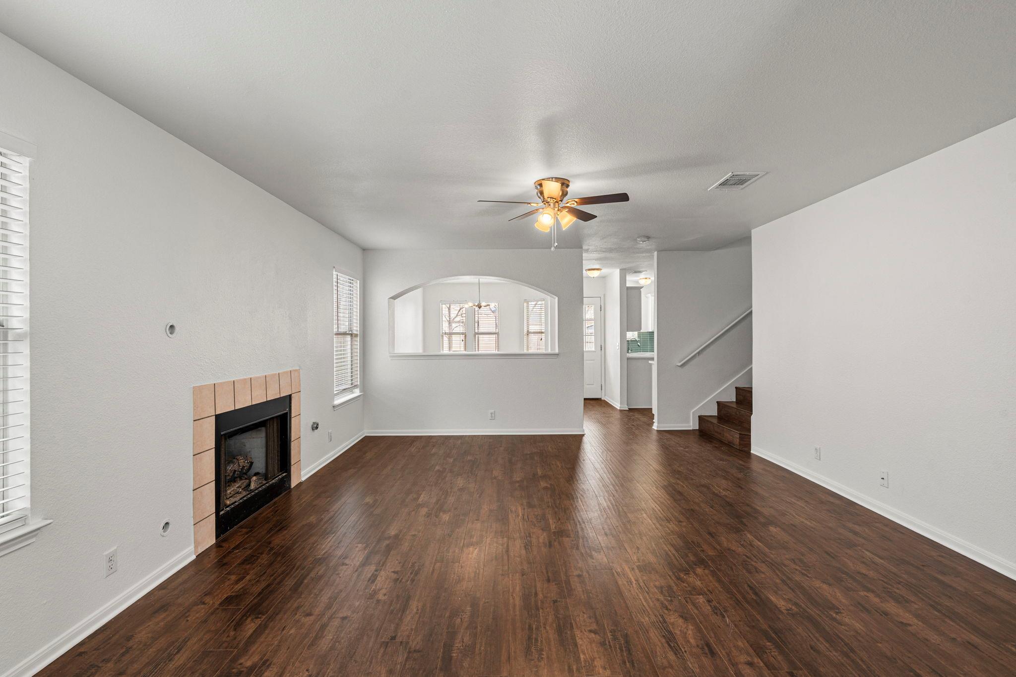 210 Summerside Ave, Lockhart, TX 78644