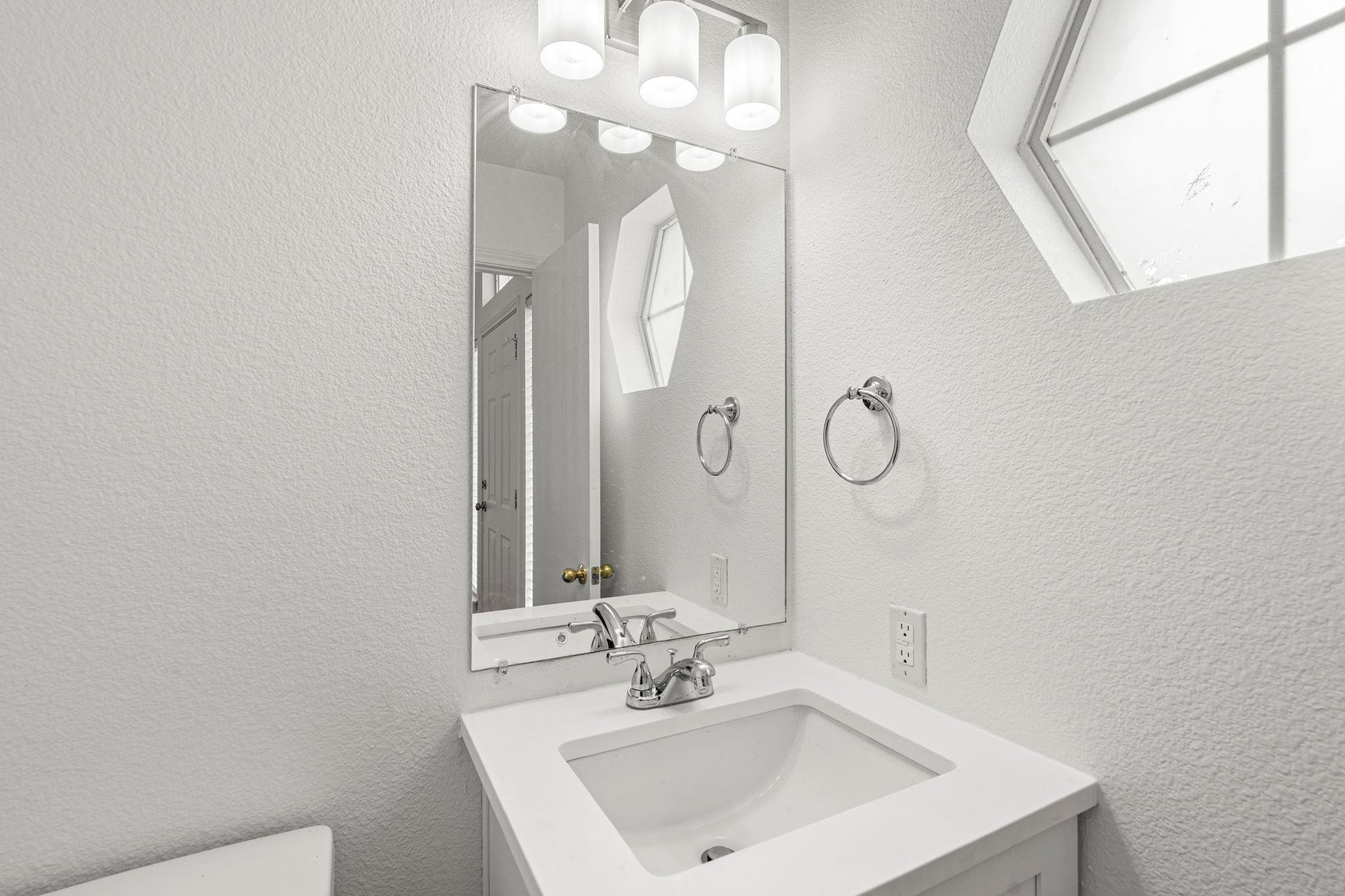 210 Summerside Ave, Lockhart, TX 78644