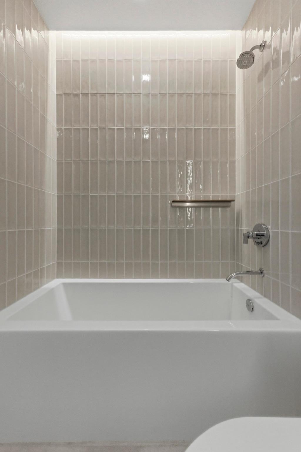 610 Davis St # 2204, Austin, TX 78701