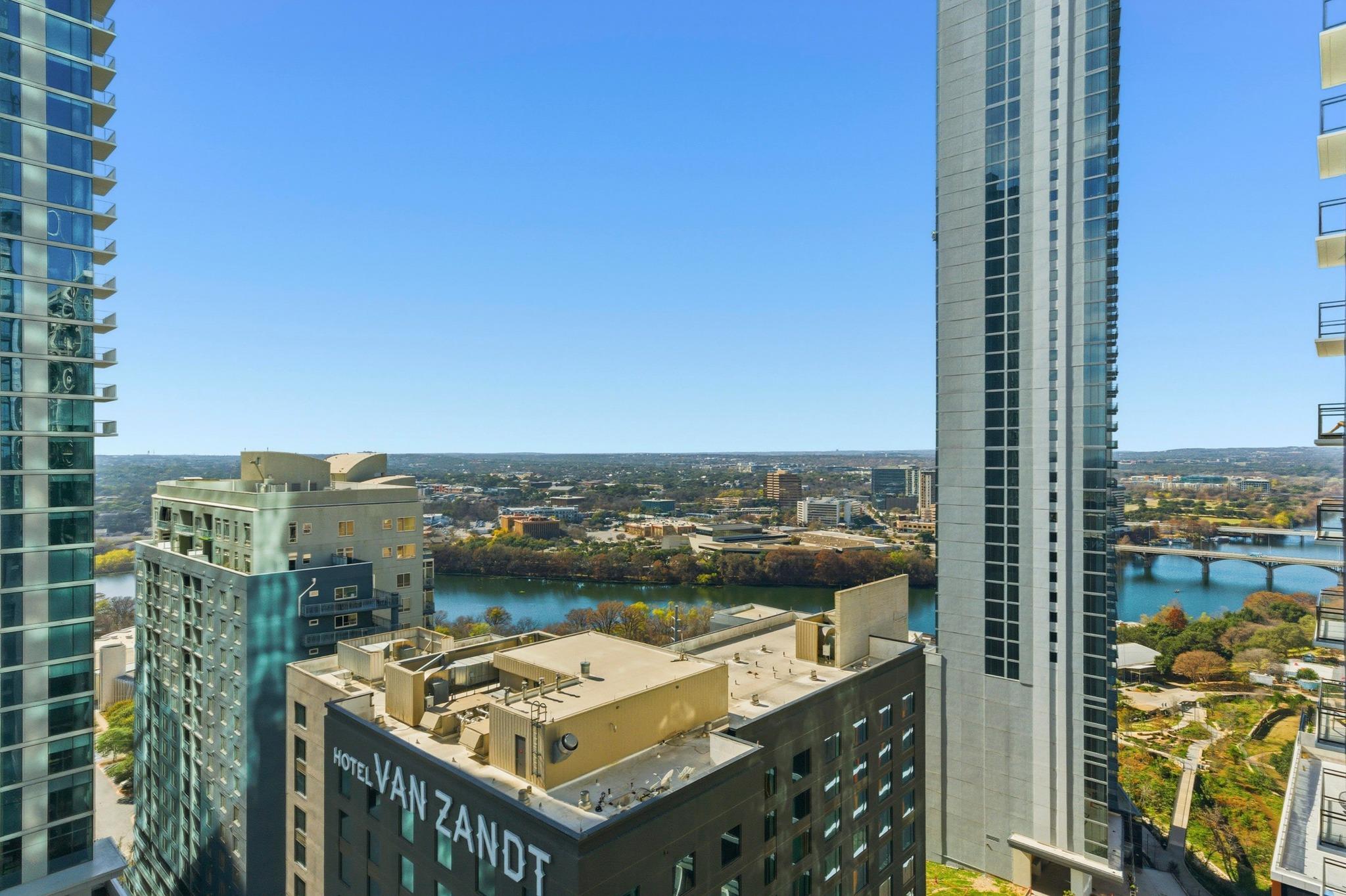 610 Davis St # 2204, Austin, TX 78701