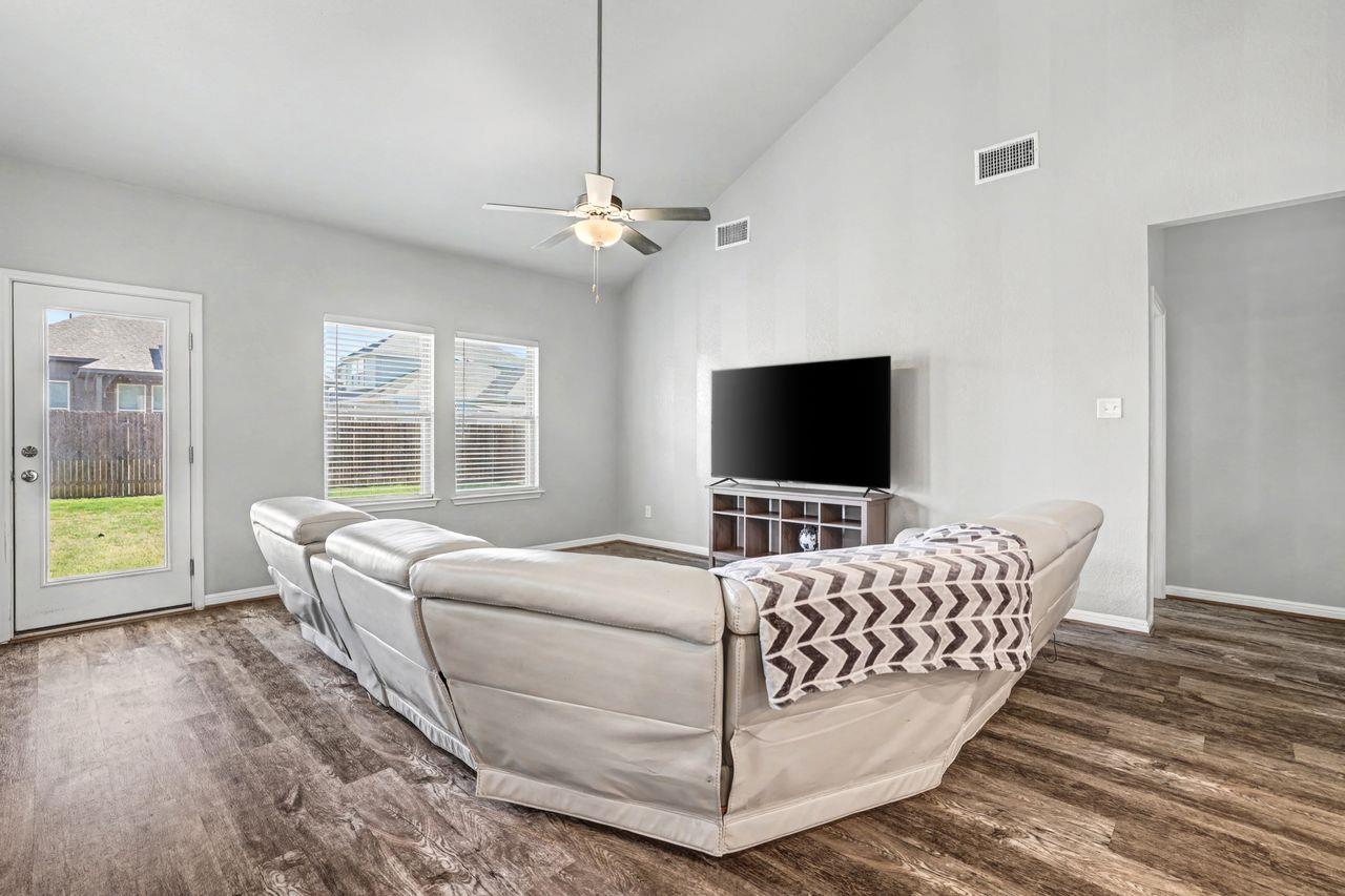 6700 Folsom Ave, Pflugerville, TX 78660