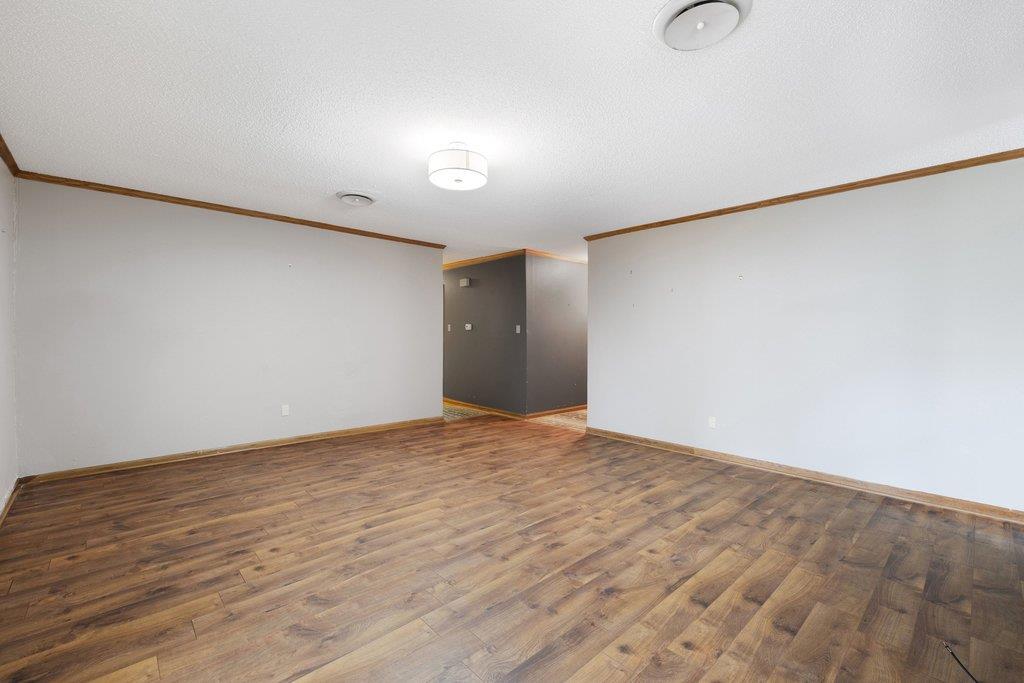 2204 Smith Ave, Taylor, TX 76574