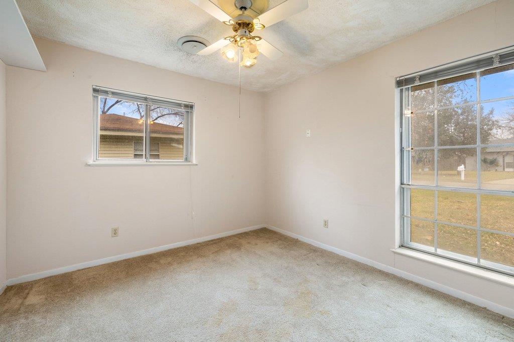 2204 Smith Ave, Taylor, TX 76574