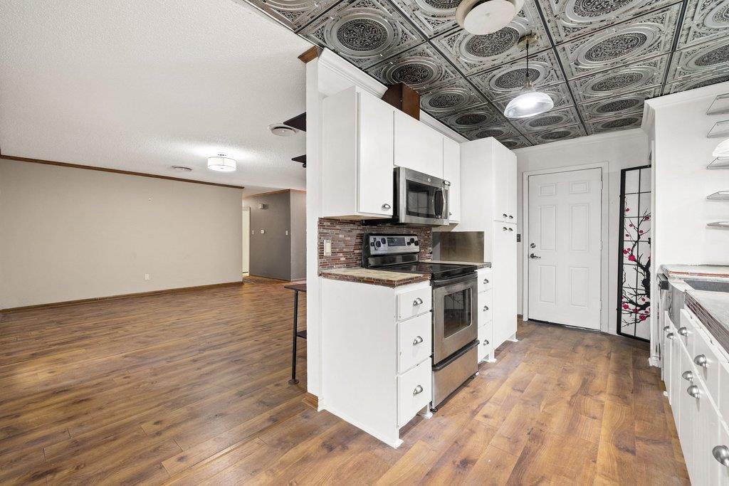 2204 Smith Ave, Taylor, TX 76574