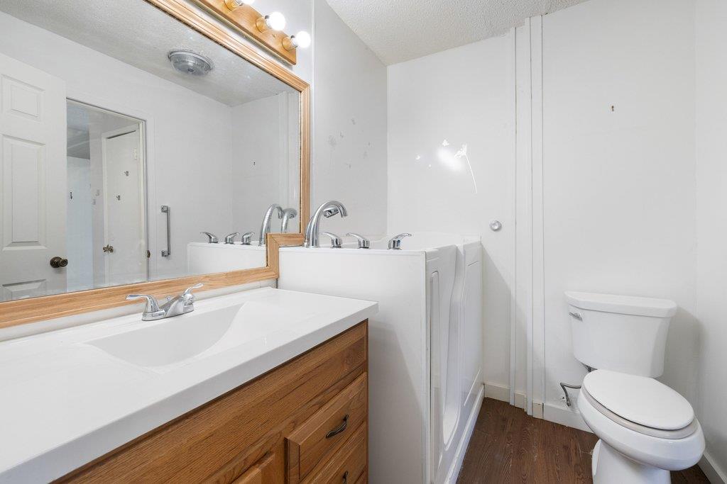 2204 Smith Ave, Taylor, TX 76574