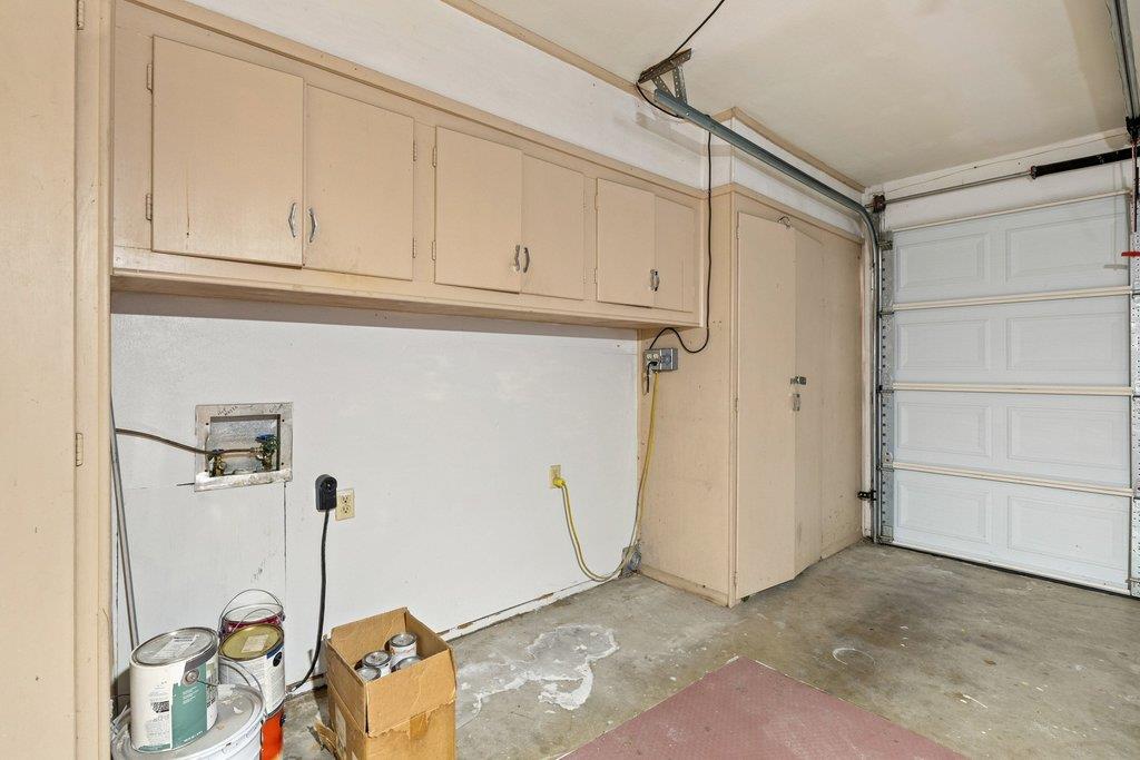 2204 Smith Ave, Taylor, TX 76574