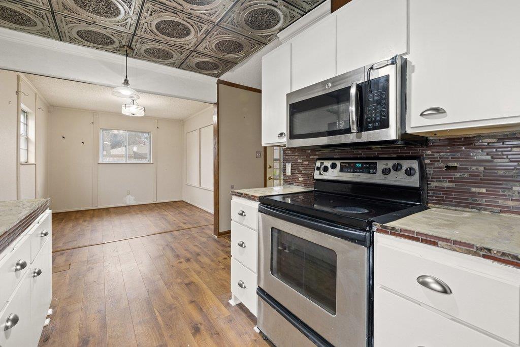 2204 Smith Ave, Taylor, TX 76574