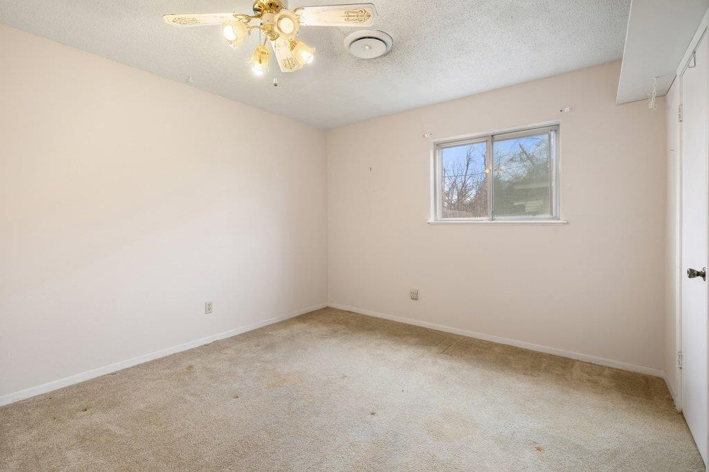 2204 Smith Ave, Taylor, TX 76574