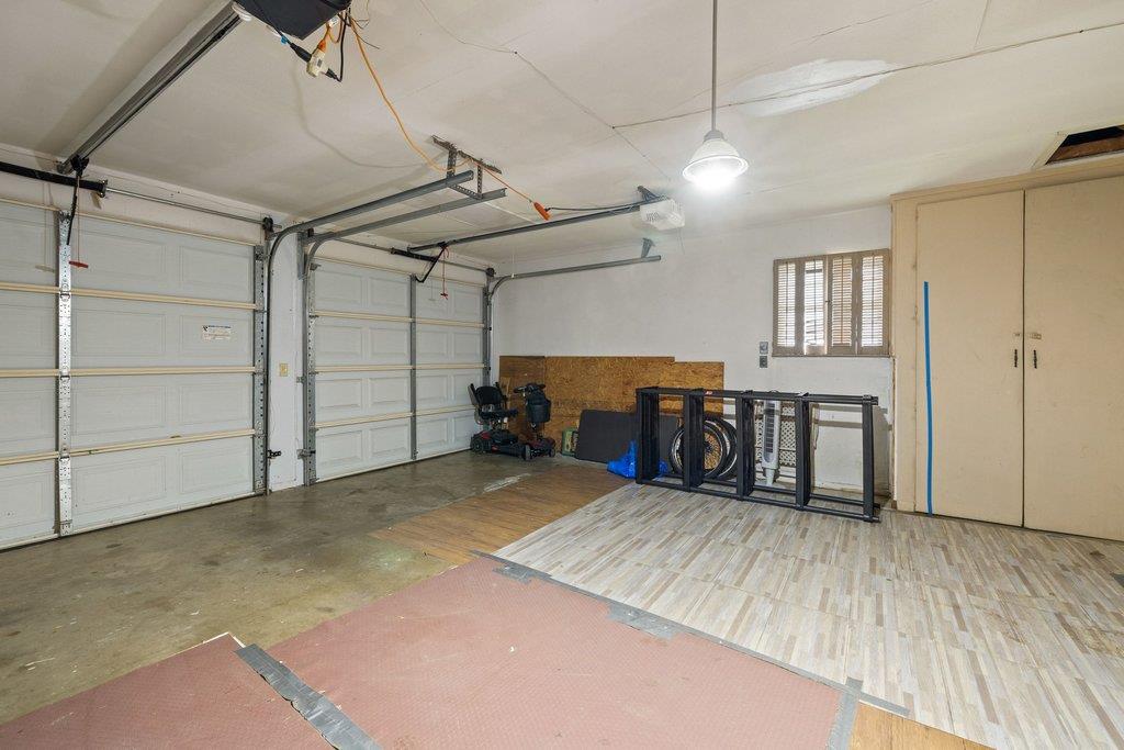 2204 Smith Ave, Taylor, TX 76574