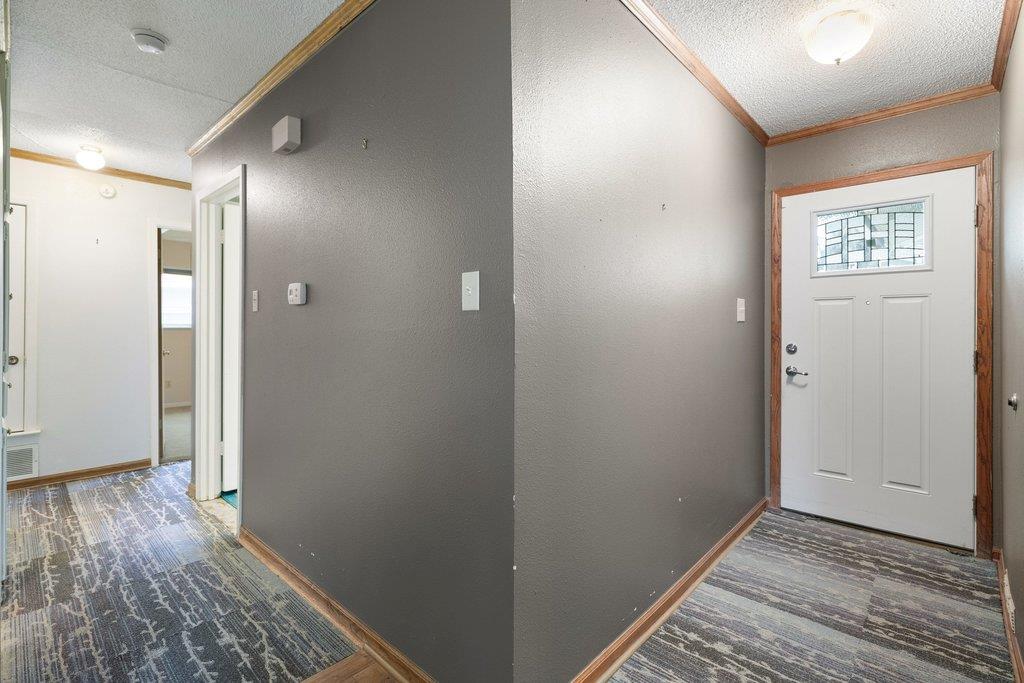 2204 Smith Ave, Taylor, TX 76574