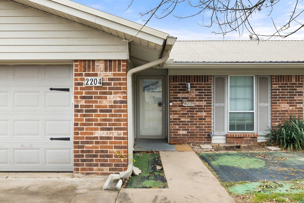 2204 Smith Ave, Taylor, TX 76574