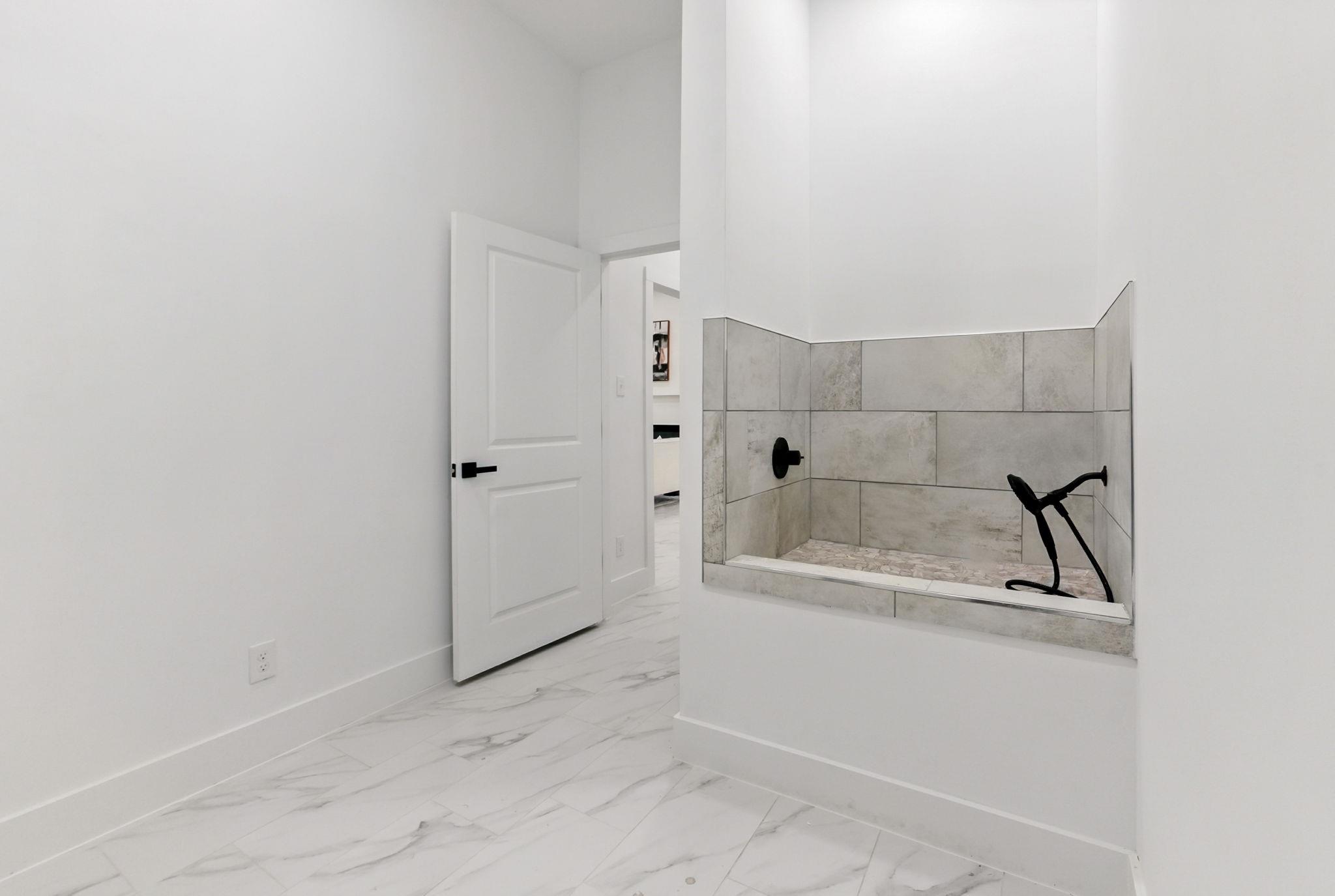 418 Bedford Dr, Spicewood, TX 78669