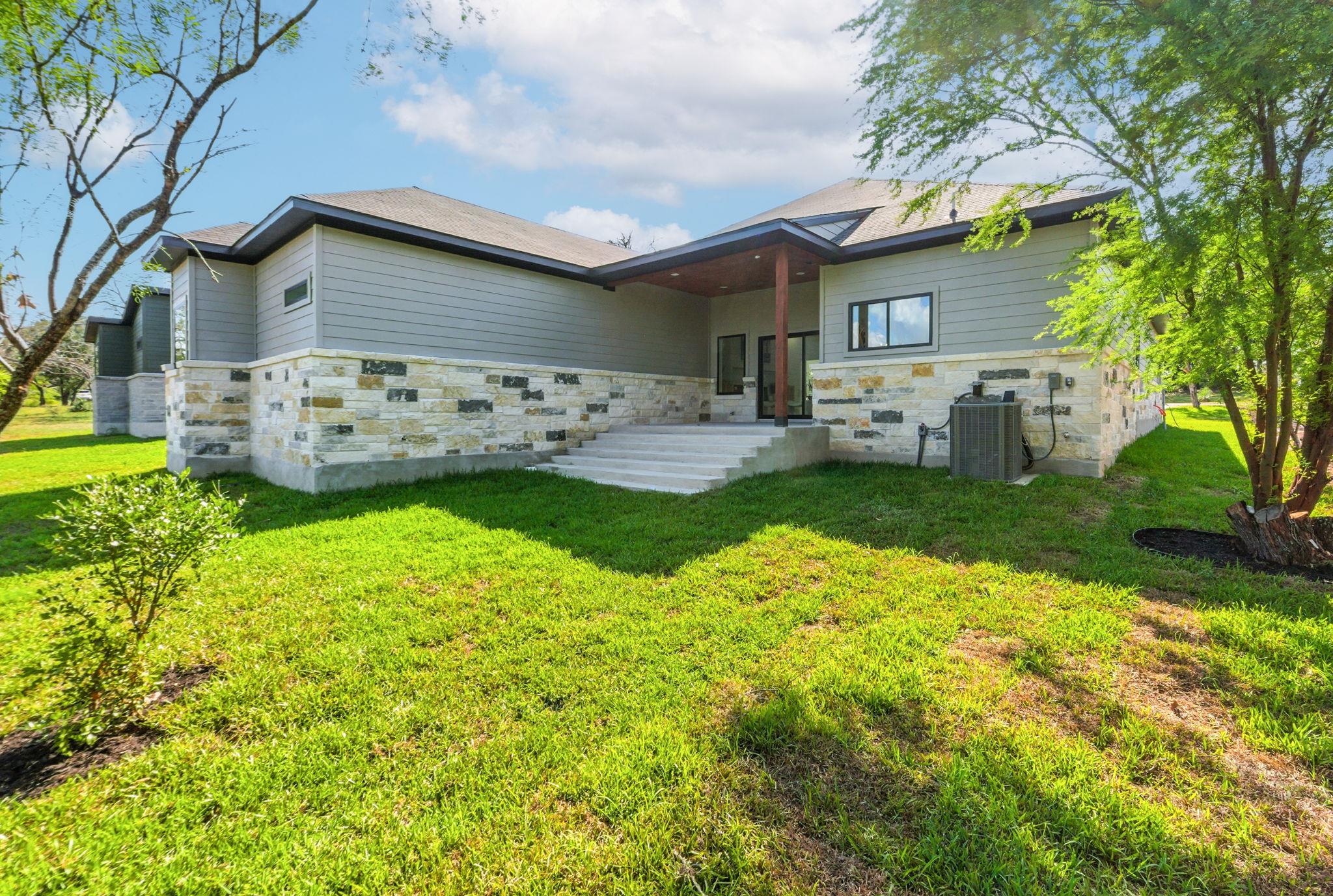 418 Bedford Dr, Spicewood, TX 78669