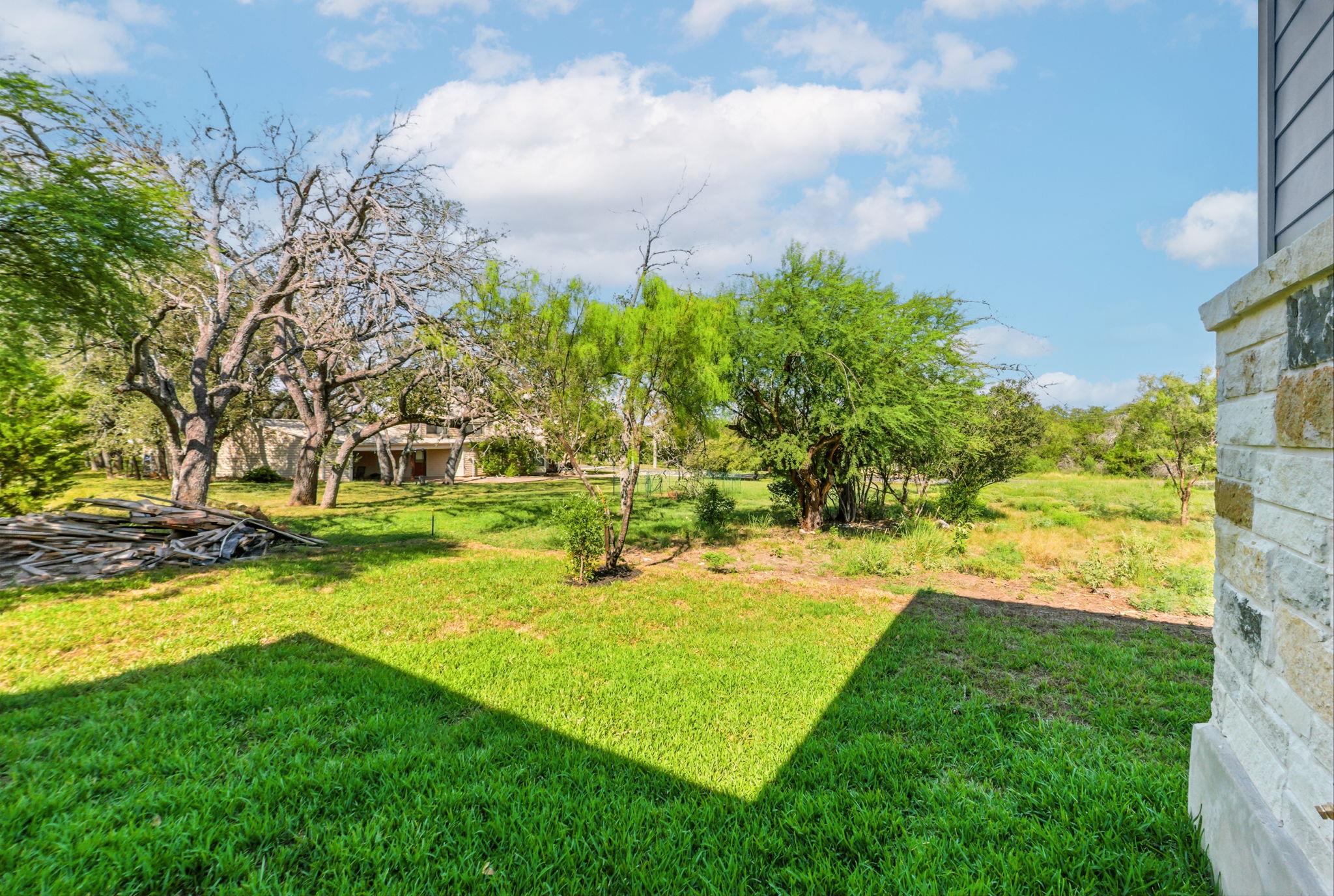 418 Bedford Dr, Spicewood, TX 78669