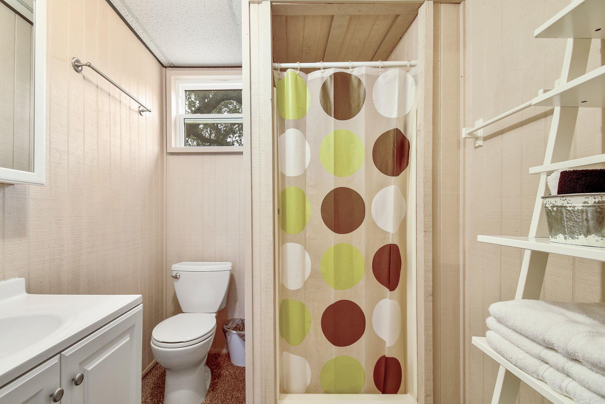 2591 Lakeshore Dr, Canyon Lake, TX 78133