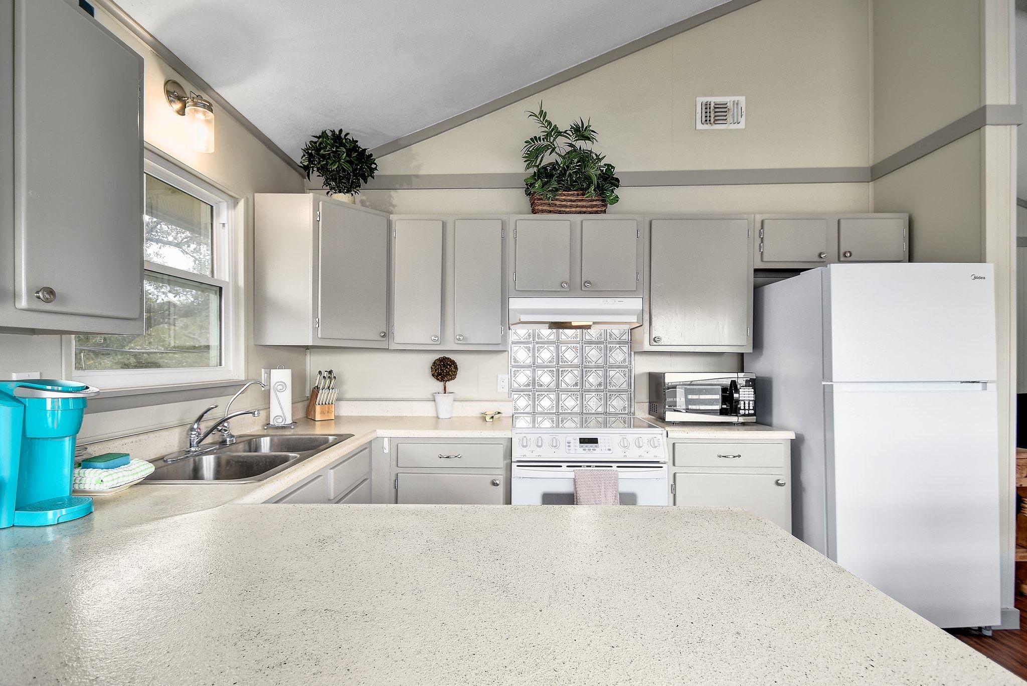 2591 Lakeshore Dr, Canyon Lake, TX 78133